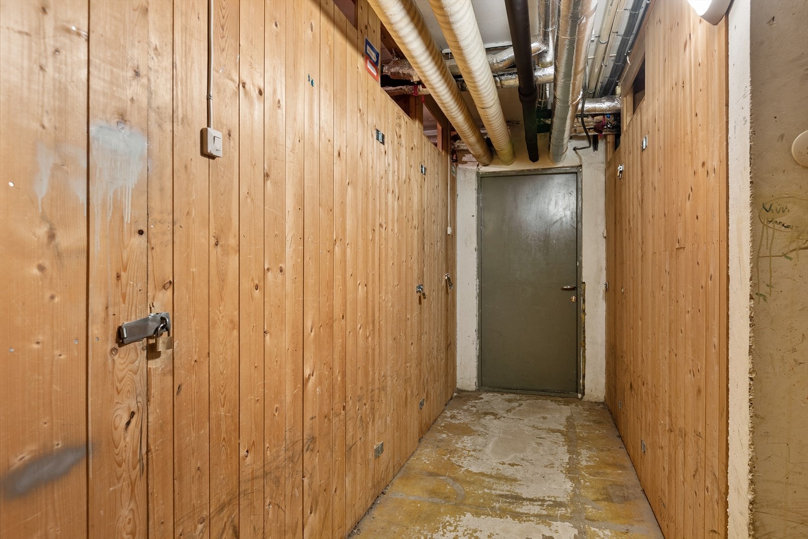 Leiligheten disponerer 1 stk bod på 4m2 i kjeller og 1 stk matbod på ca 1m2 Galleribilde