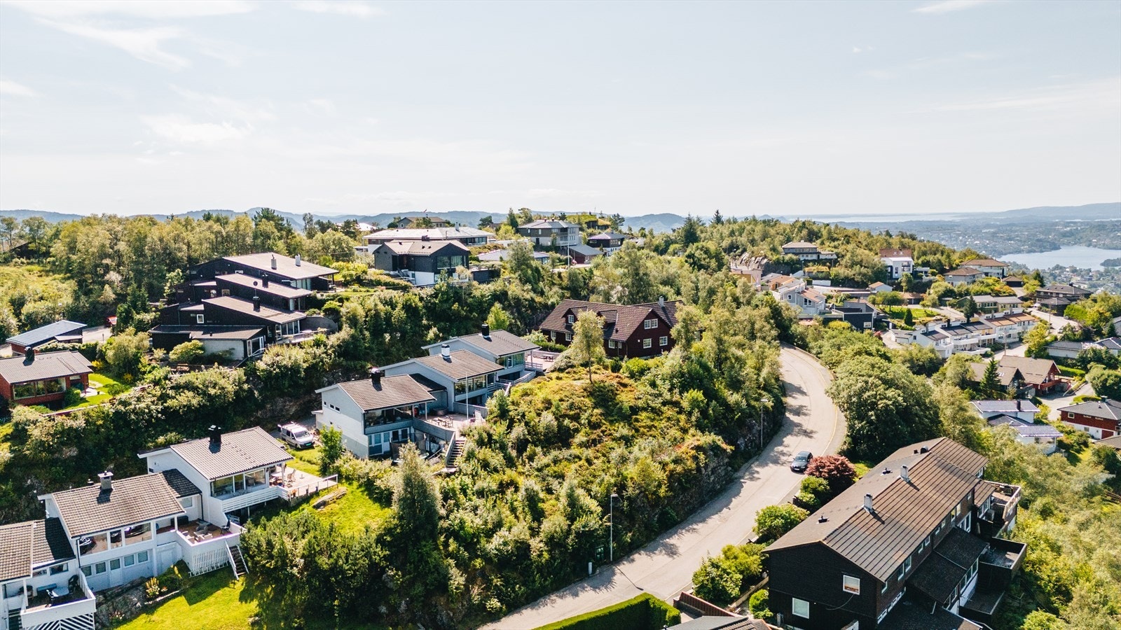 Flotte turmuligheter med blant annet lysløype til Nubbevannet som starter fra Nordre Nattlandsfjellet. Her kan man ta seg et bad sommerstid eller stå på skøyter om vinteren. For deg som er en rutinert fjellgeit ligger Ulriken og Vidden også i løypen. Galleribilde