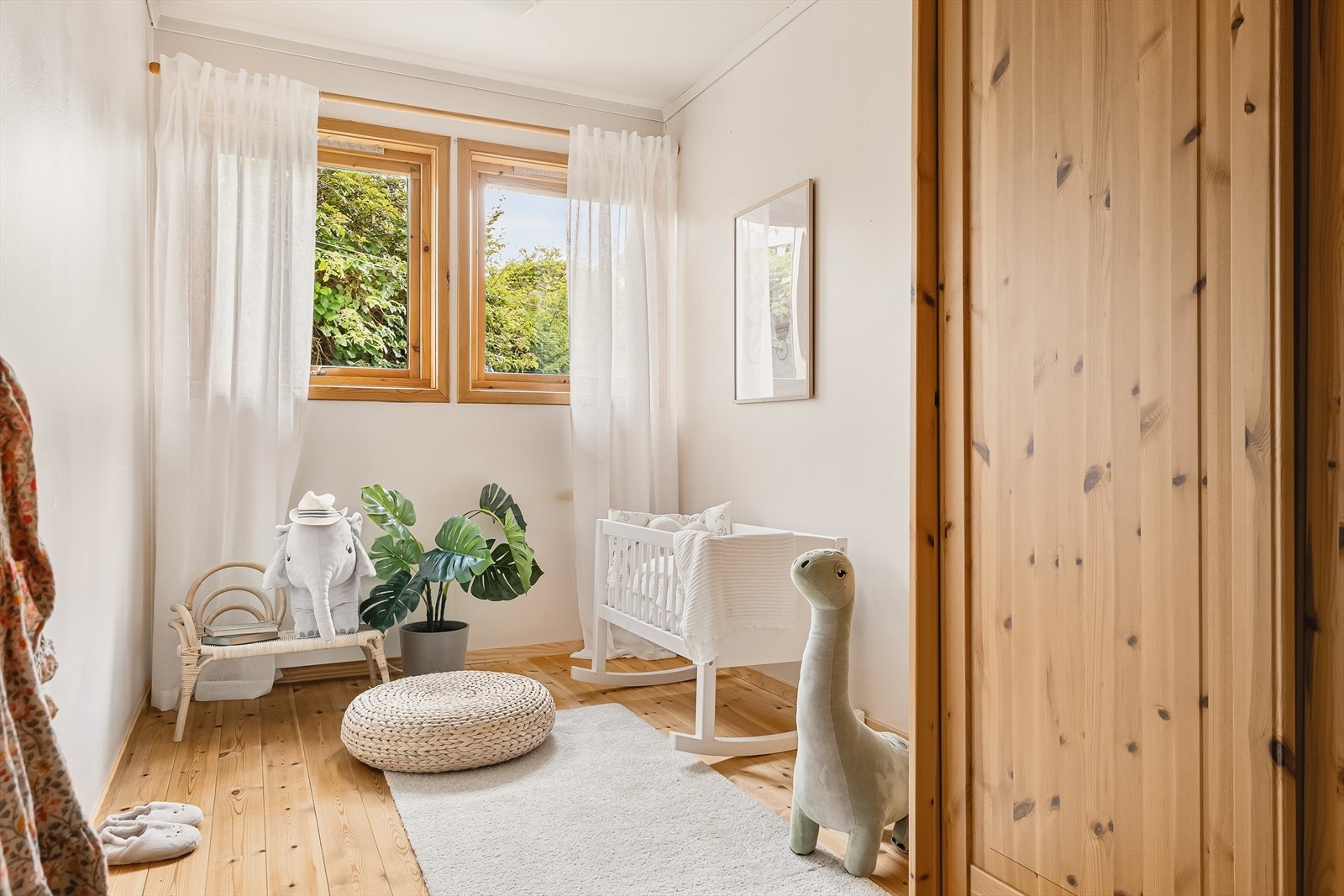 Dette soverommet måler 6,8 kvm og passer perfekt som barnerom. Galleribilde