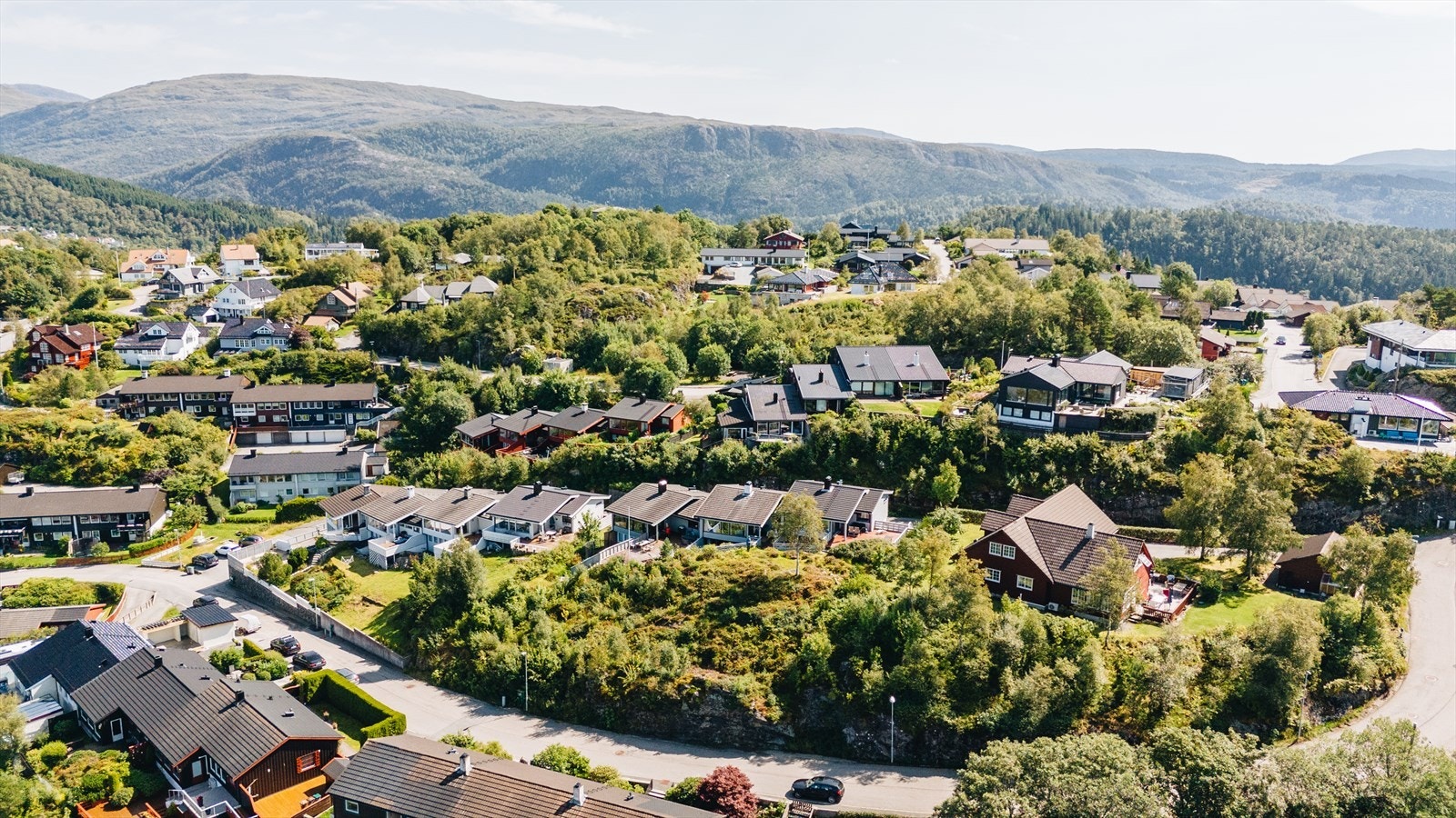 Rekken ligger mot toppen av Nattlandsfjellet, hele 240 moh. Galleribilde