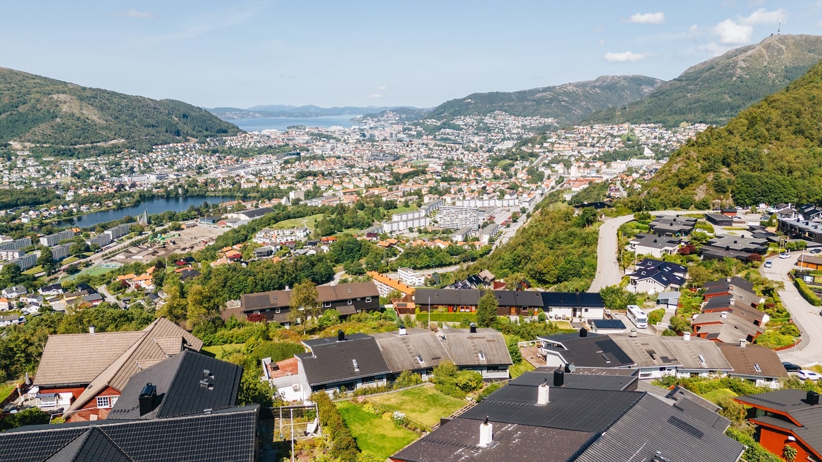 Nattlandsfjellet er kjent for sin nydelige utsikt og gode naboskap. Galleribilde