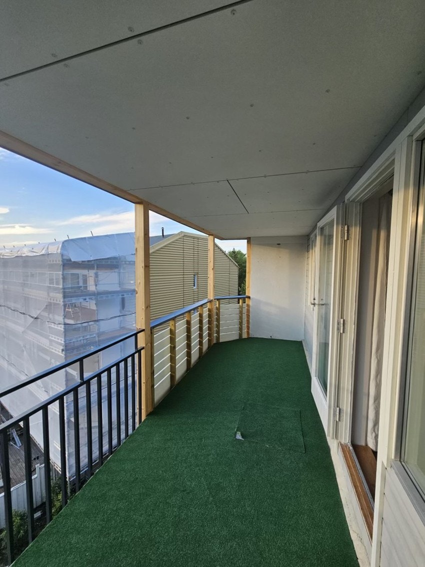 På balkongen er det en praktisk utebod på ca. 2 m² Galleribilde