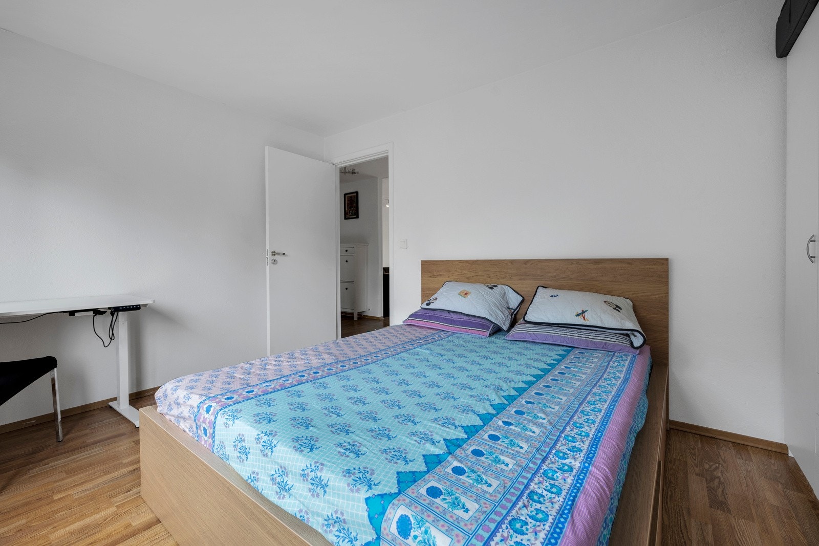 Boligen har tre gode soverom, med plass til seng og tilhørende møblement Galleribilde