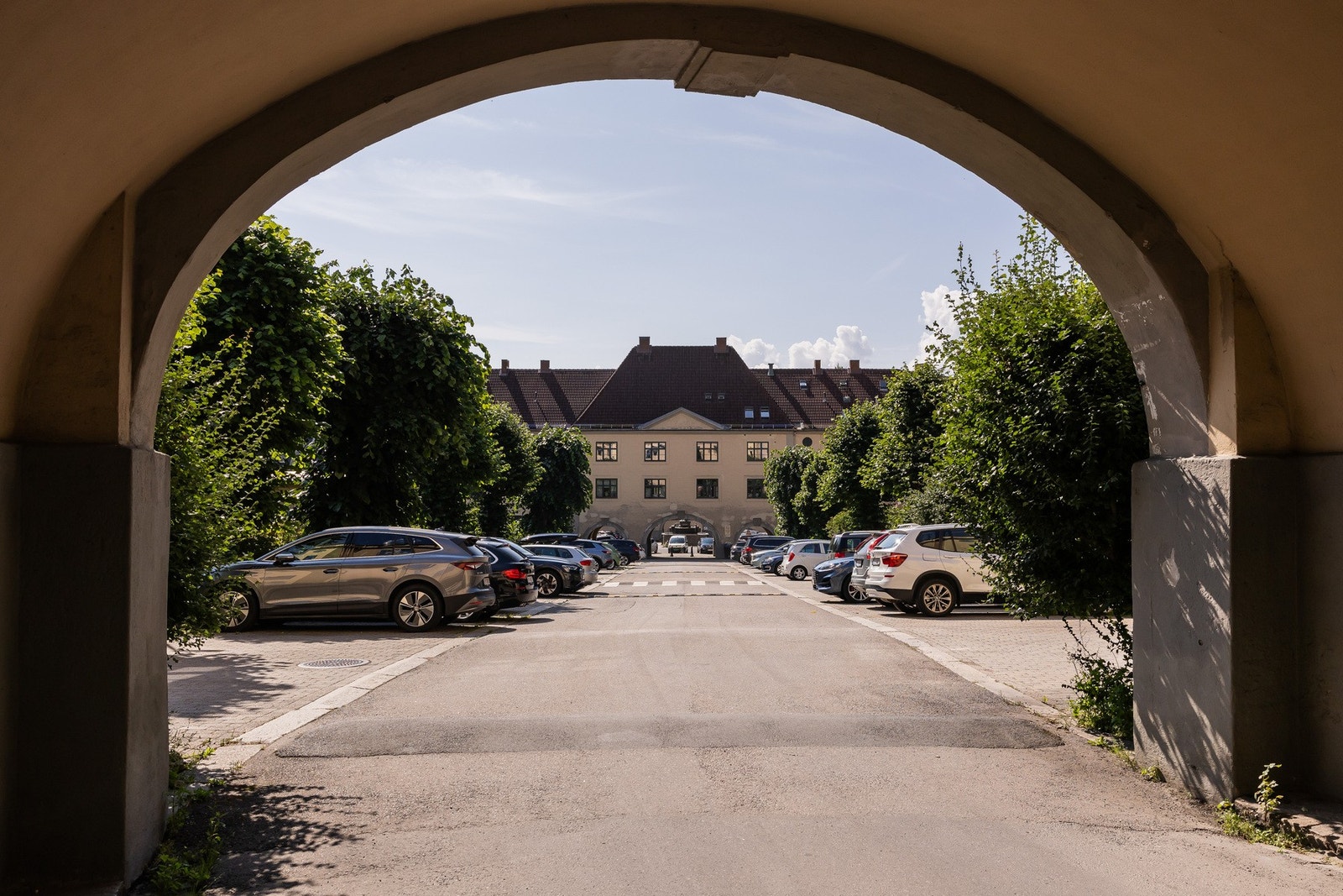 Portal inn til gårdsrom fra Hegermannsgate Galleribilde