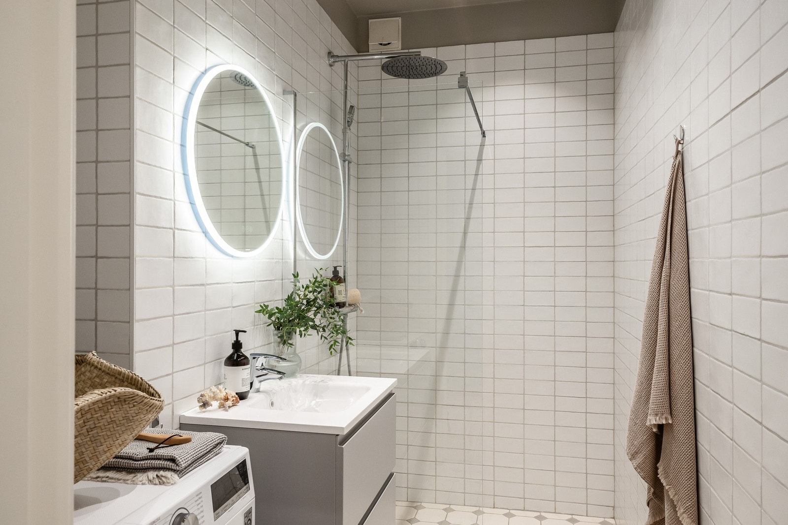 Delikat baderom fra 2021 med dokumentasjon Galleribilde