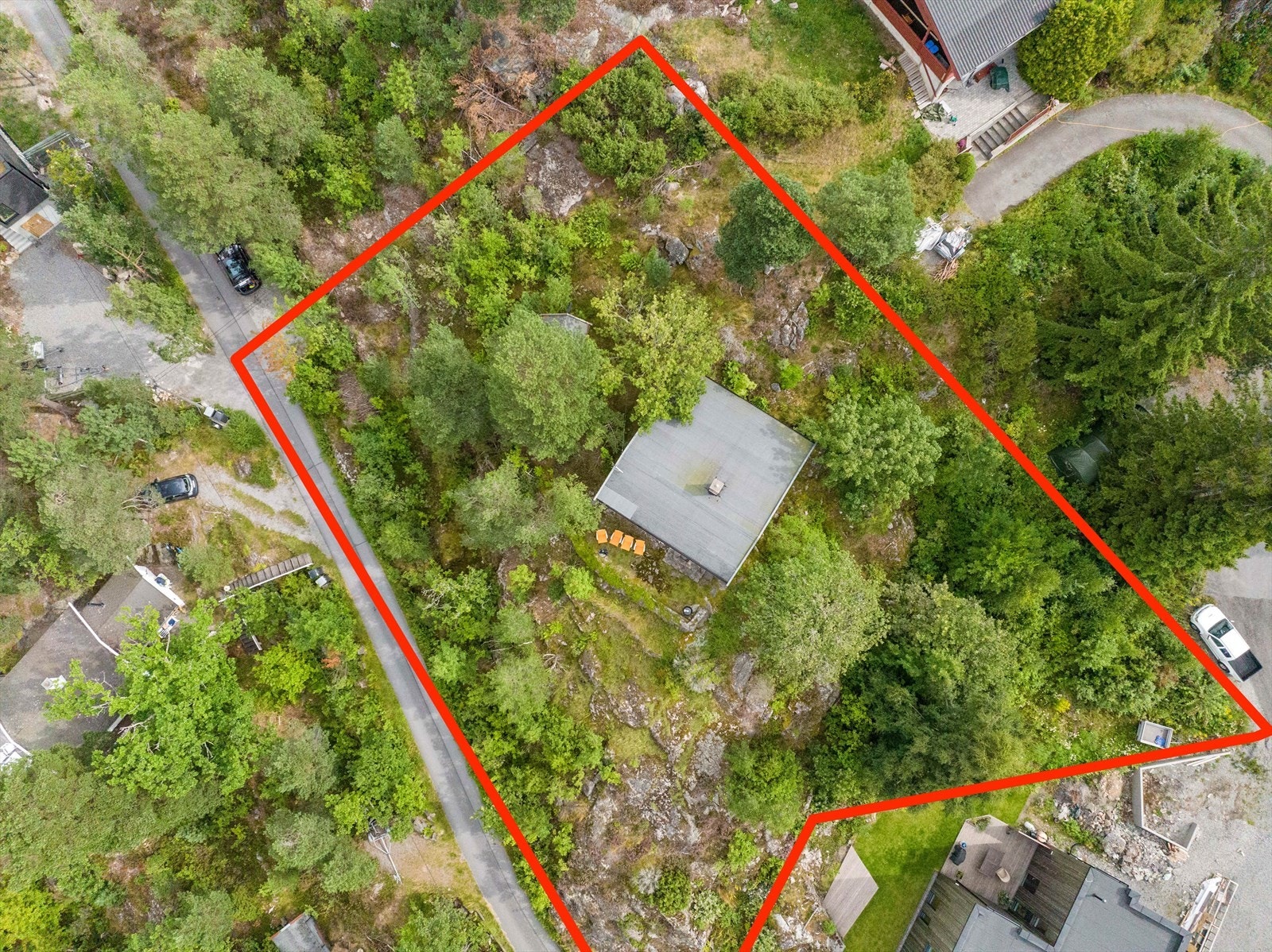 Tomten er på rett i underkant av 2 mål Galleribilde