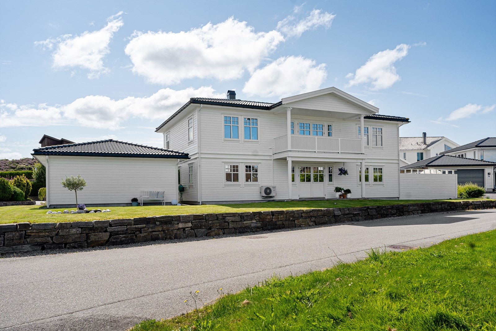 Boligen er fra 2013 og holder en gjennomgående god standard Galleribilde
