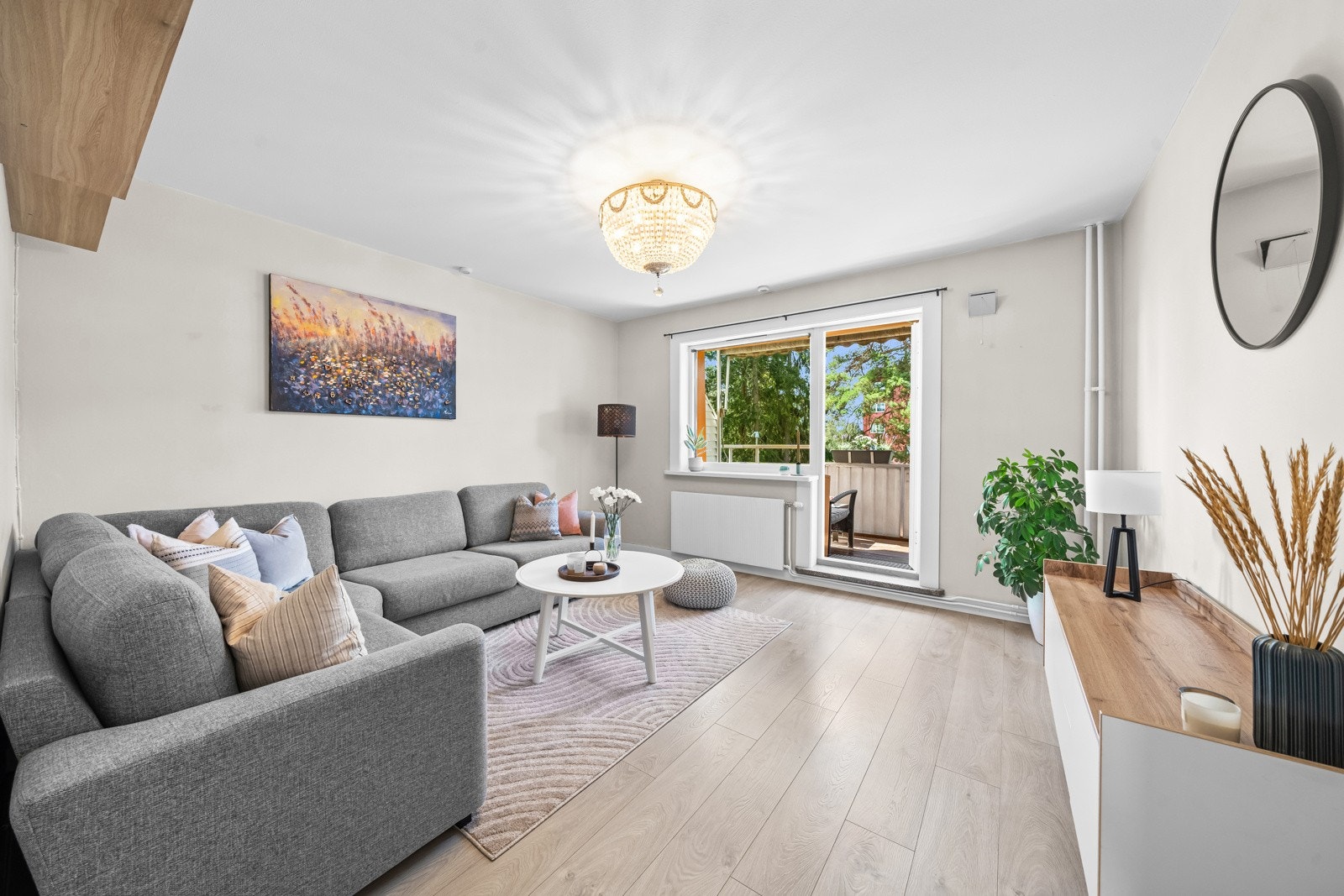 Boligen oppleves velholdt og har en svært gjennomgående og godt utnyttet planløsning. Galleribilde