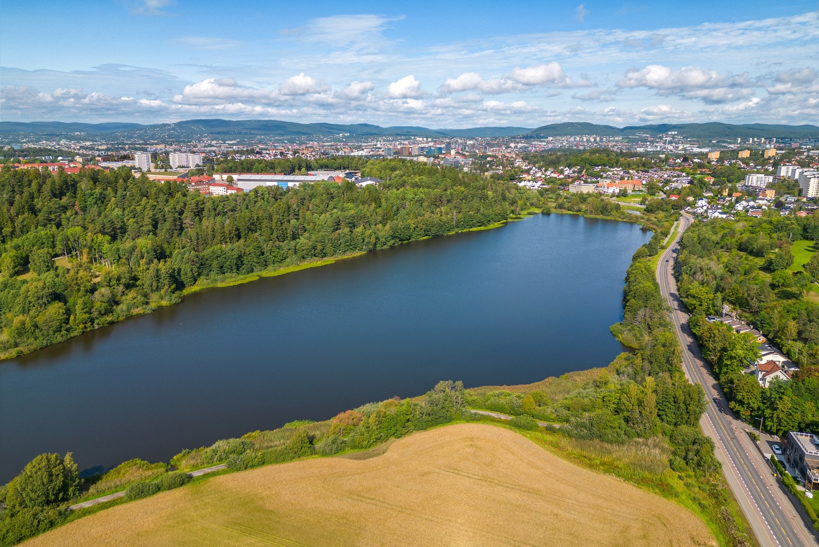 Området er kjent for sitt gode utvalg av tur- og rekreasjonsmulighet rundt Østensjøvannet og flere utfartssteder til Østmarka i kort avstand. Galleribilde