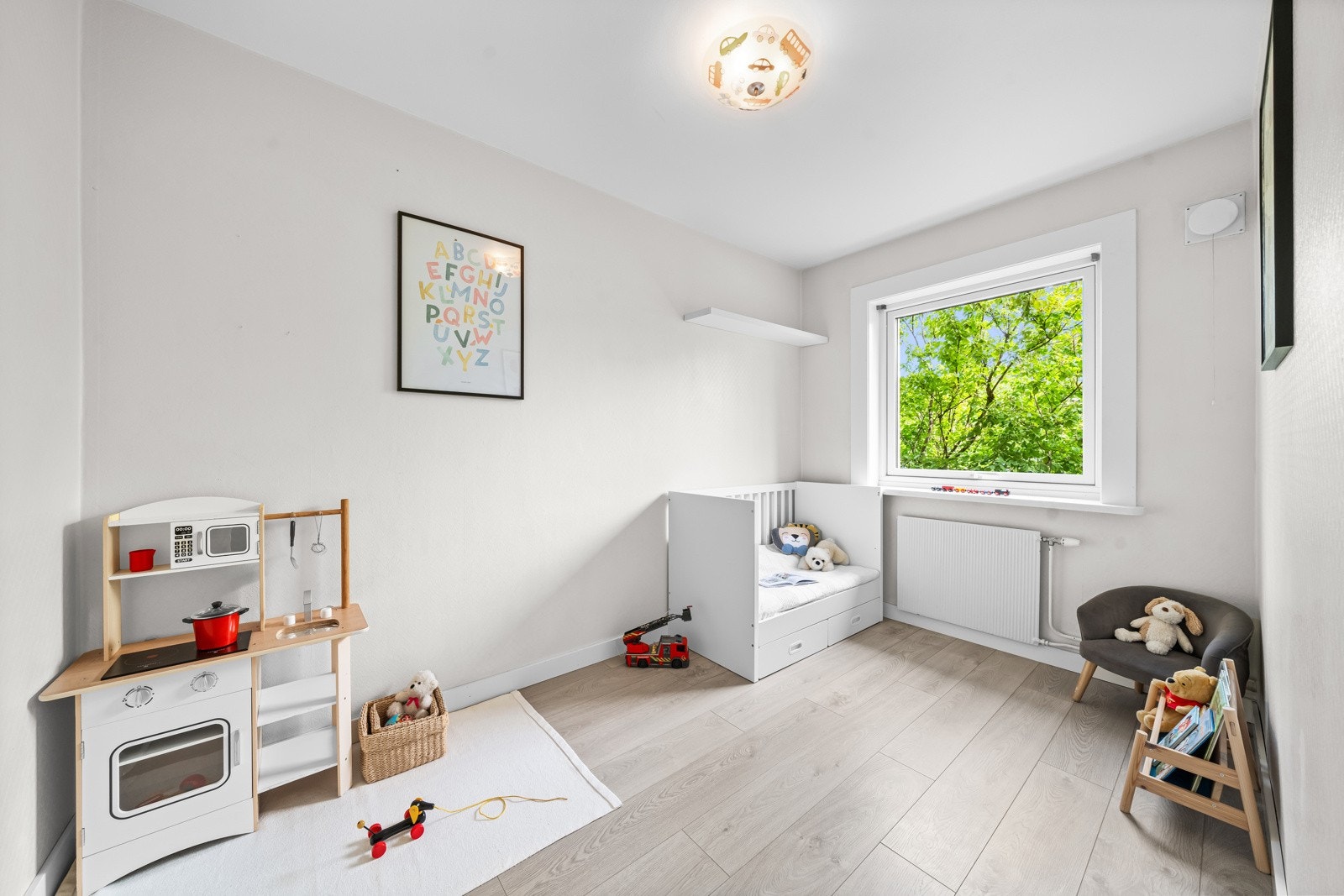 Soverom 2 er også av god størrelse og ligger vegg i vegg med hovedsoverommet. Galleribilde