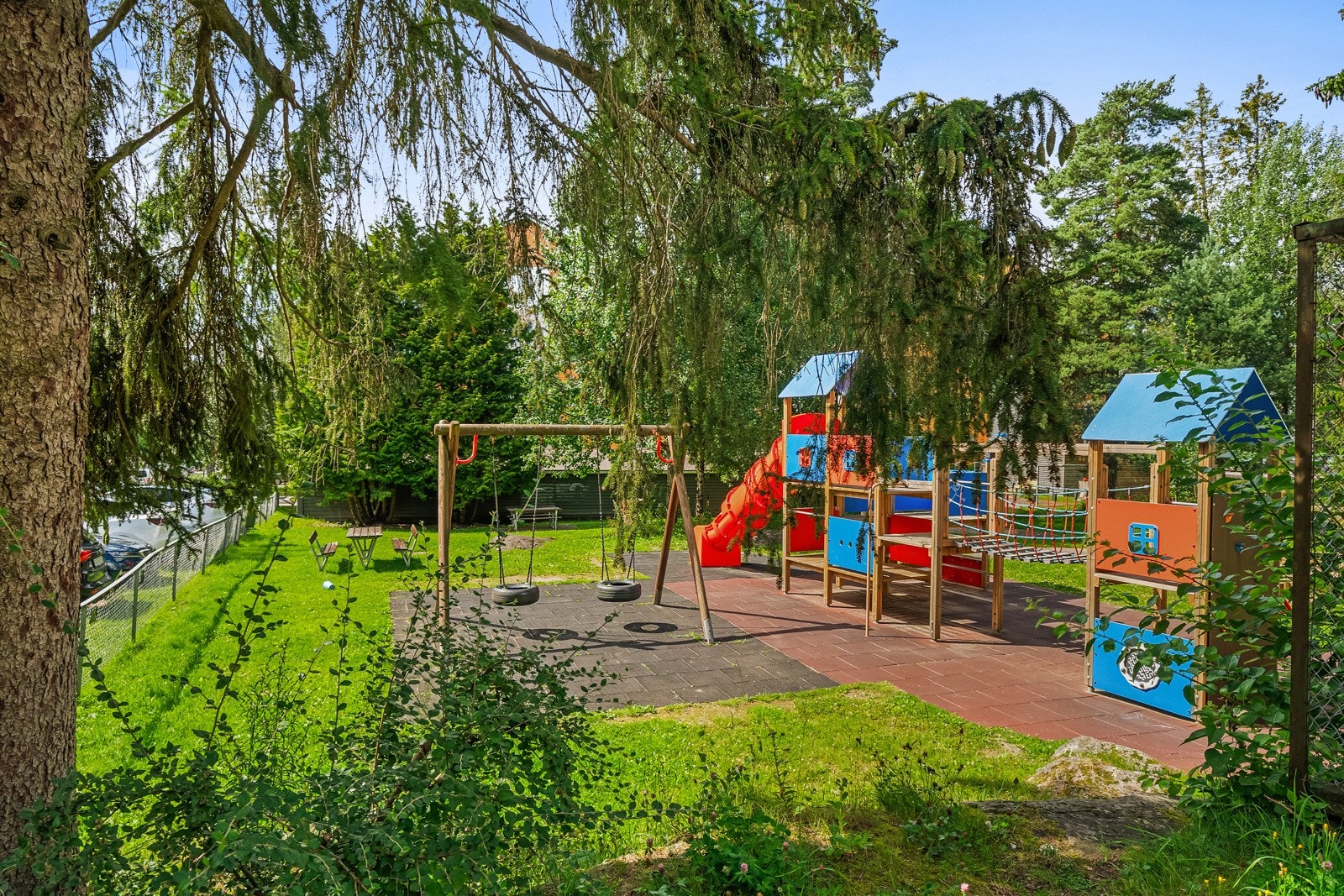 Det er flere hyggelige lekeplasser til glede for de små. Galleribilde
