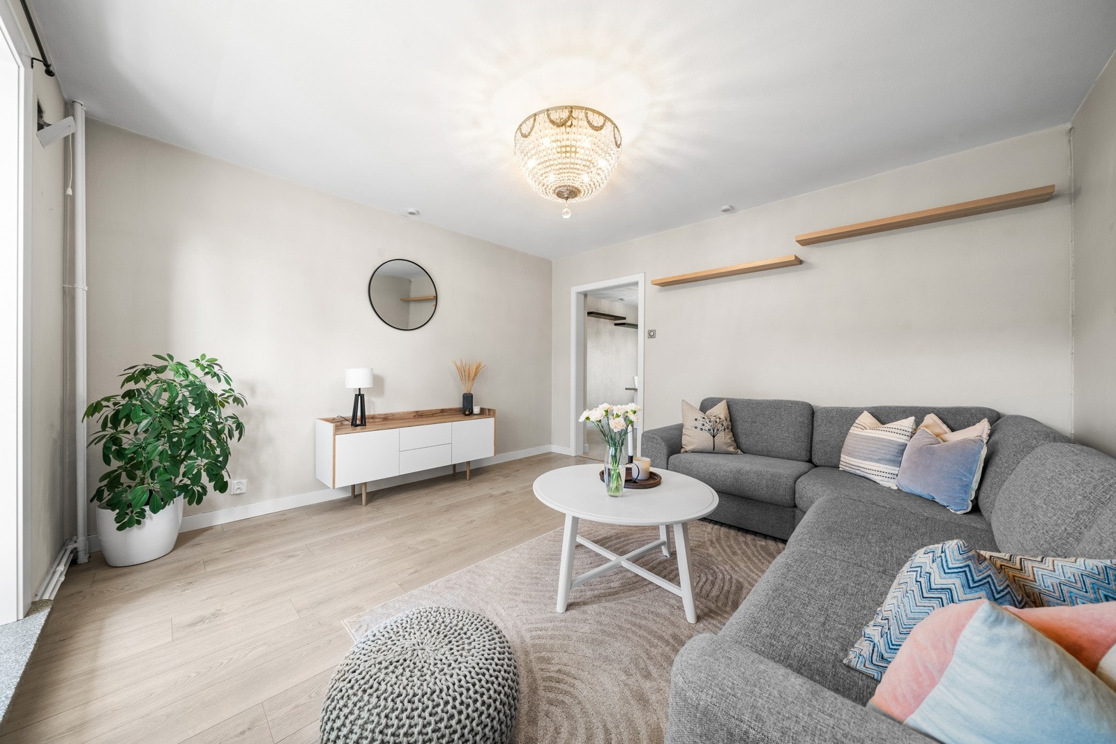 I felleskostnadene har du blant annet varmtvann, fyring, grunnpakke kabel-TV/internett fra Telia inkludert. Galleribilde