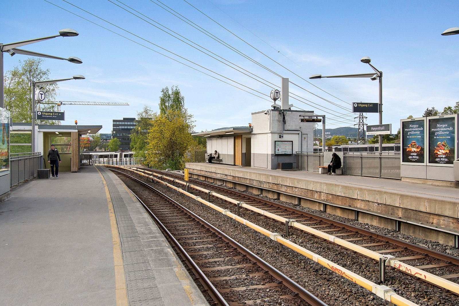 Godt med kollektivtilbud i nærområdet med både t-bane, buss og tog. Galleribilde