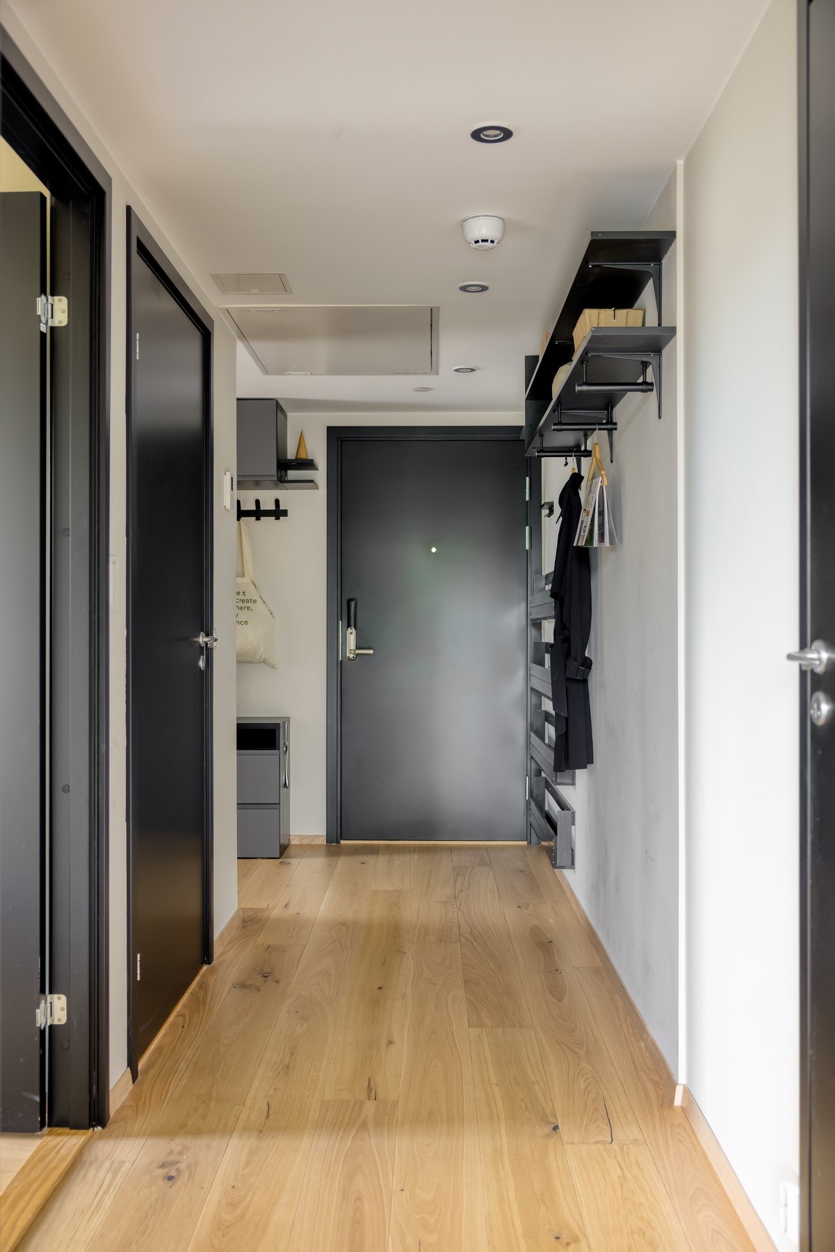 Her er det plass til knaggrekker, kommode, skostativ, speil og lignende. Galleribilde