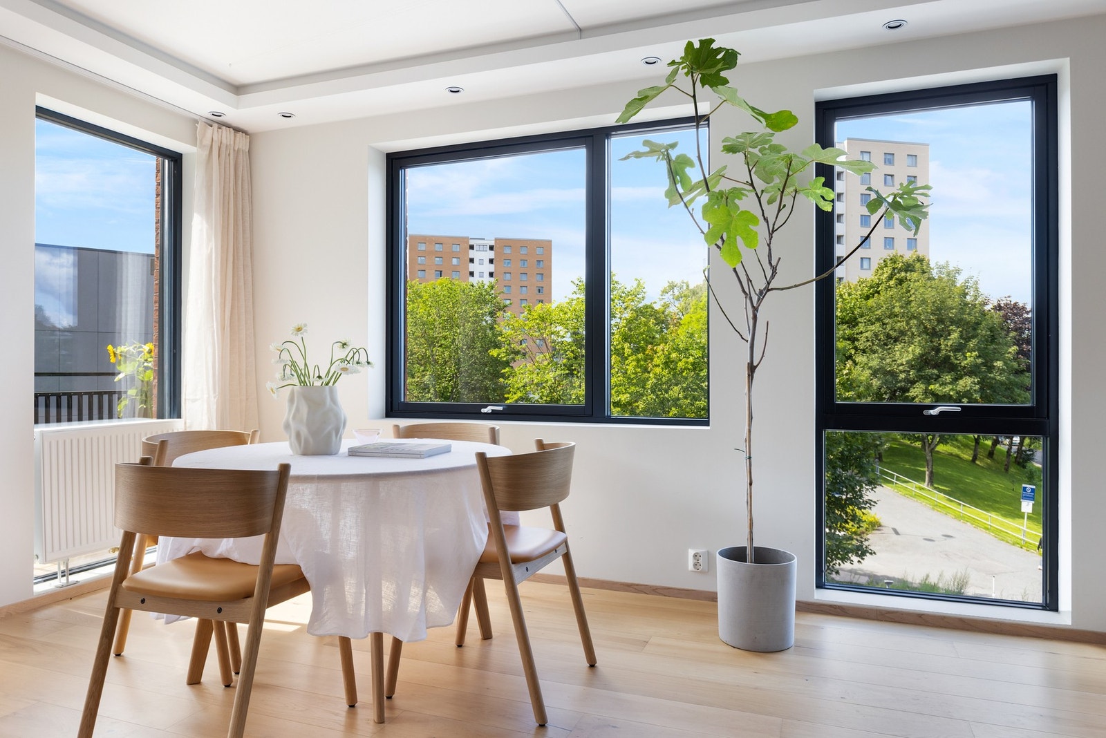 Inviter venner og familie til hyggelige sammenkomster. Galleribilde