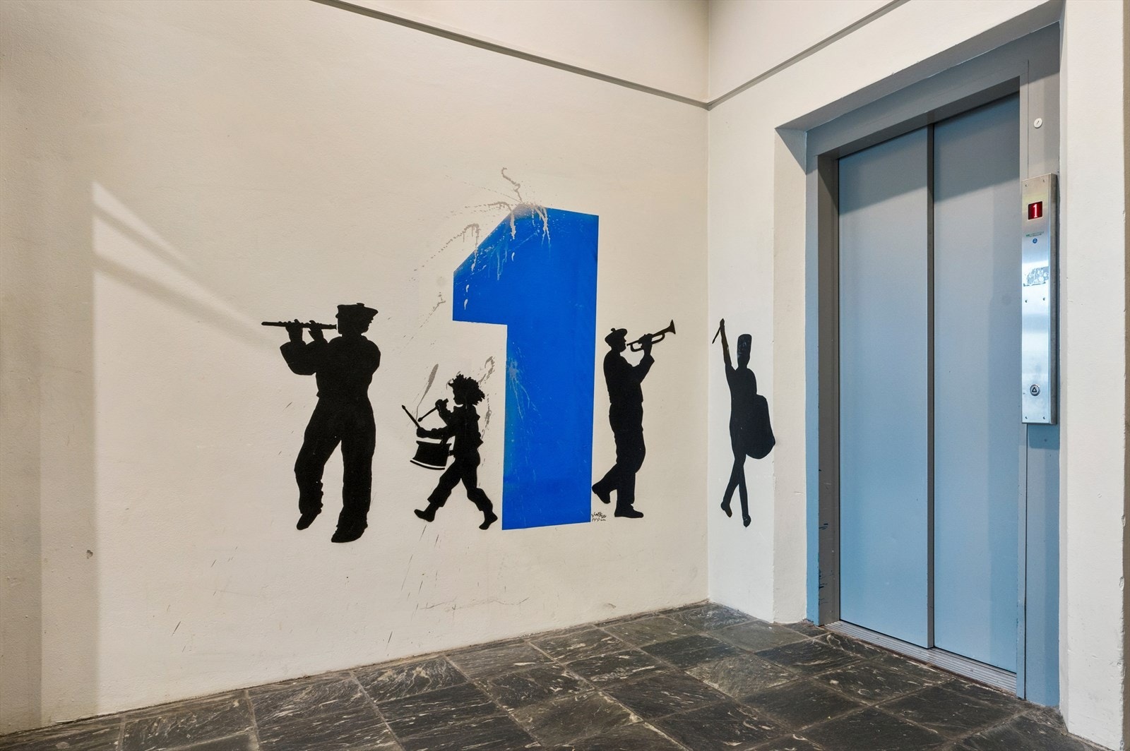 Tidligere bilde - inngangsparti med heis Galleribilde