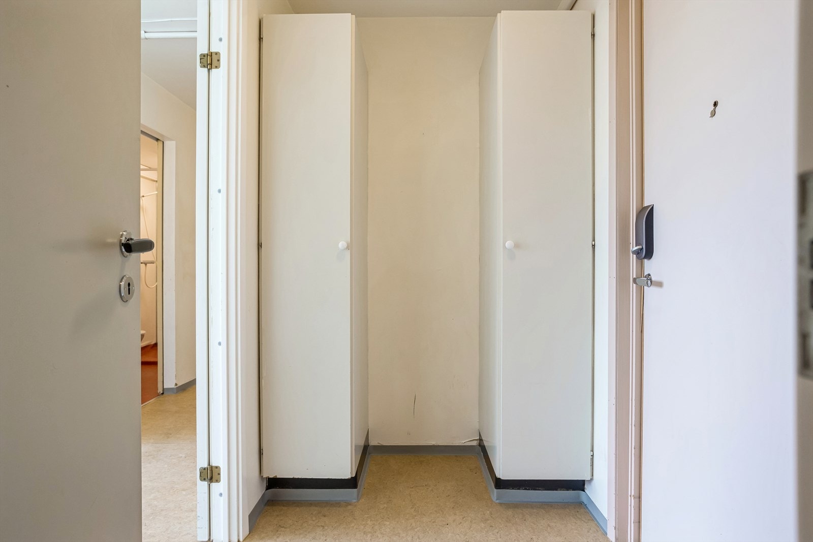 Plass til garderobe i gang Galleribilde