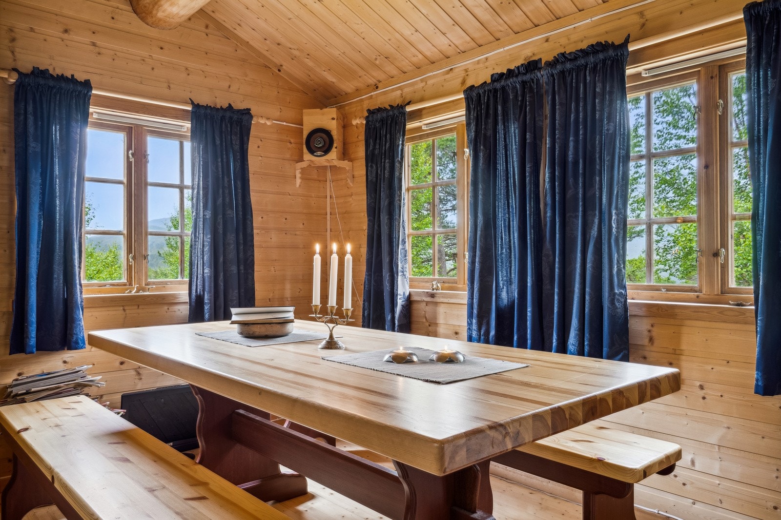 Møblement følger med kjøpet. Se vedlagt liste i salgsoppgaven under "Annet". Galleribilde