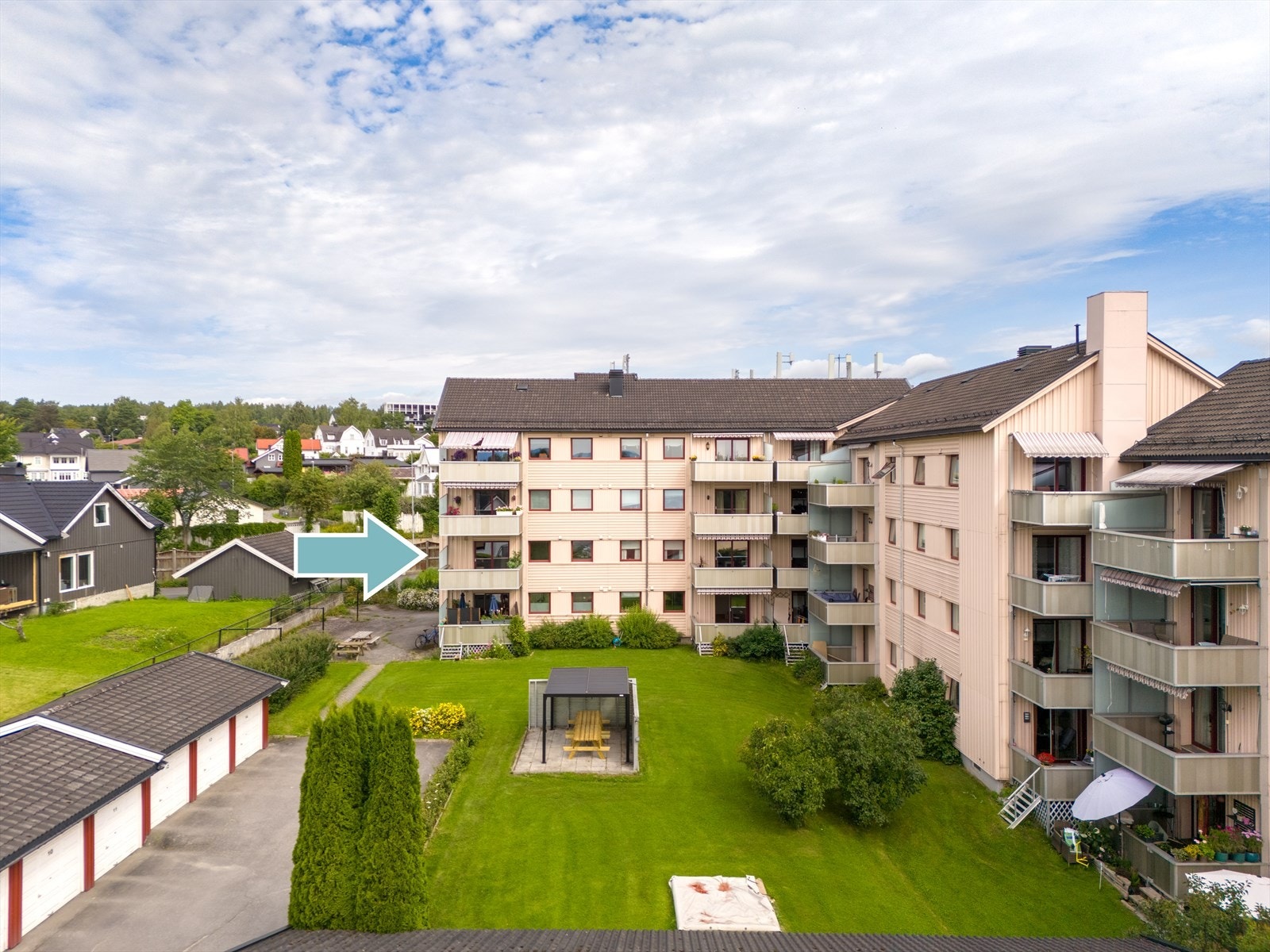 Solvangvegen 18 er en oppgradert, moderne og praktisk 3-roms andelsleilighet med alt på en flate! Galleribilde