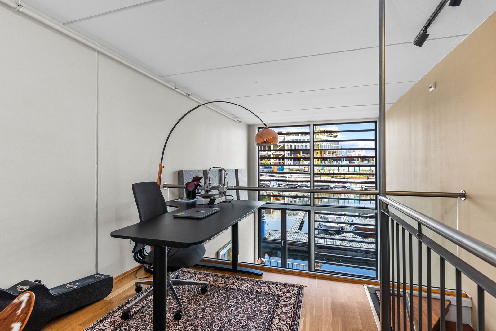 Rommet i overetasjen kan brukes som et flerbruksrom, her brukt som kontor. Galleribilde