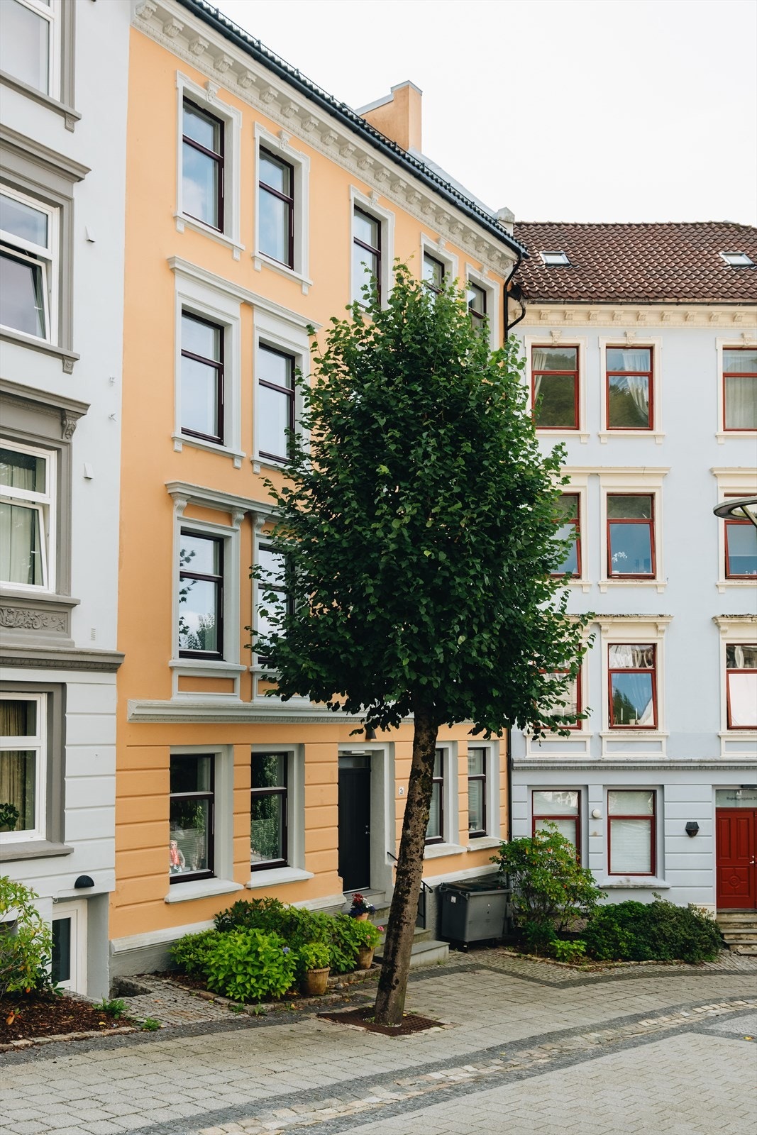Repslagergaten er en populær gate i Sandviken omkranset av bilfrie gatetun og parker i kombinasjon med bygårder og sjarmerende Bergenshus. Galleribilde