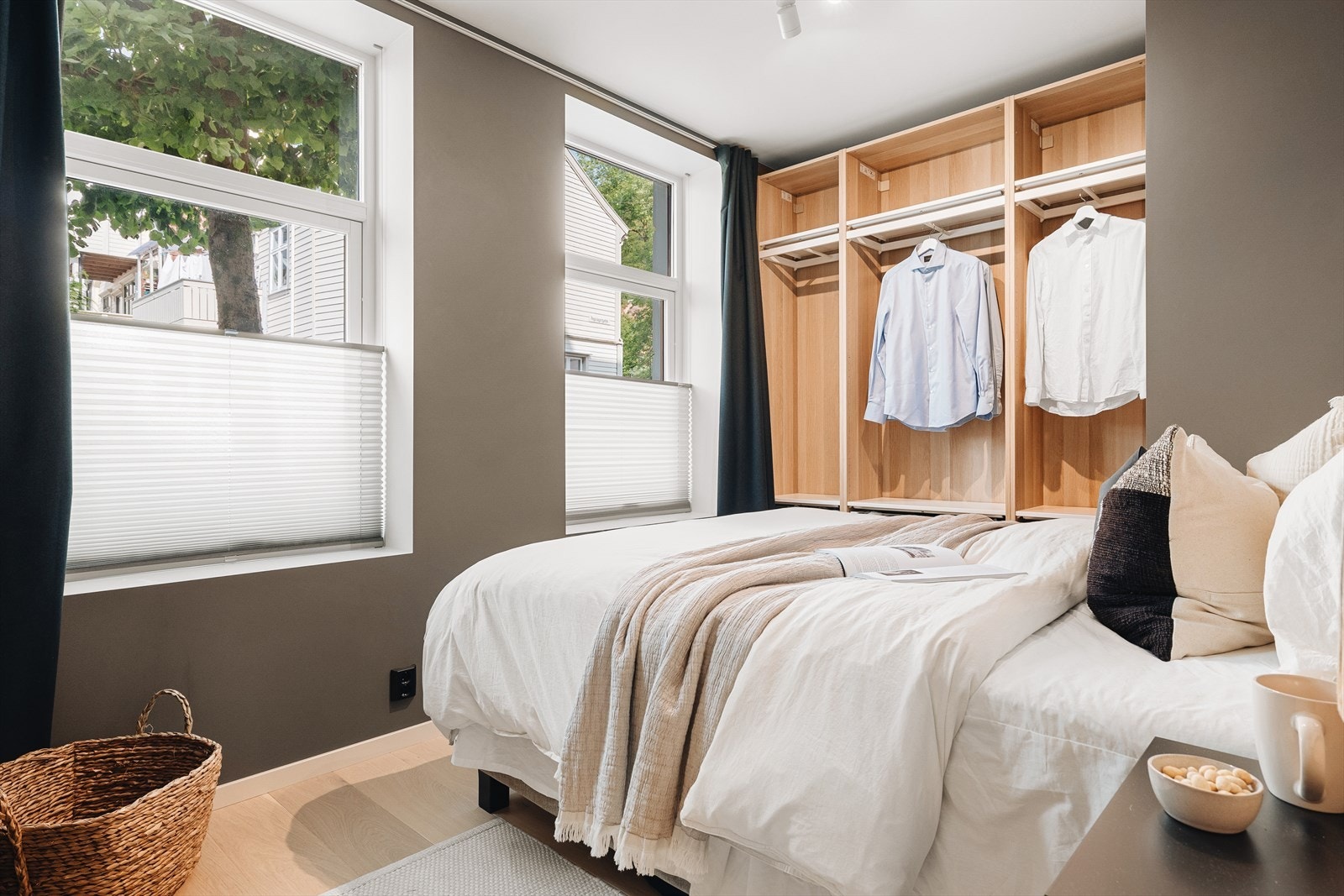 Hovedsoverommet er romslig, lyst og luftig. Galleribilde