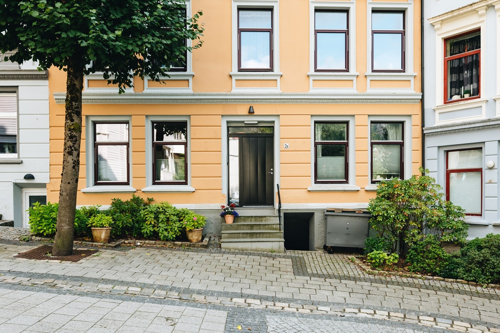 Sameiets fasade vider tydelig at dette er blant de mest velholdte bygårdene i området. Galleribilde