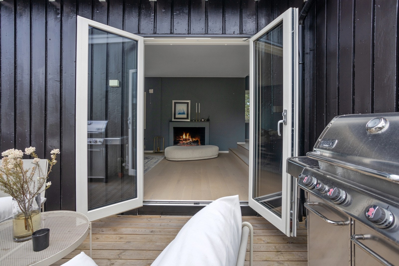 Fra terrassen kan du også nyte synet av peisen på sommerkveldene. Galleribilde