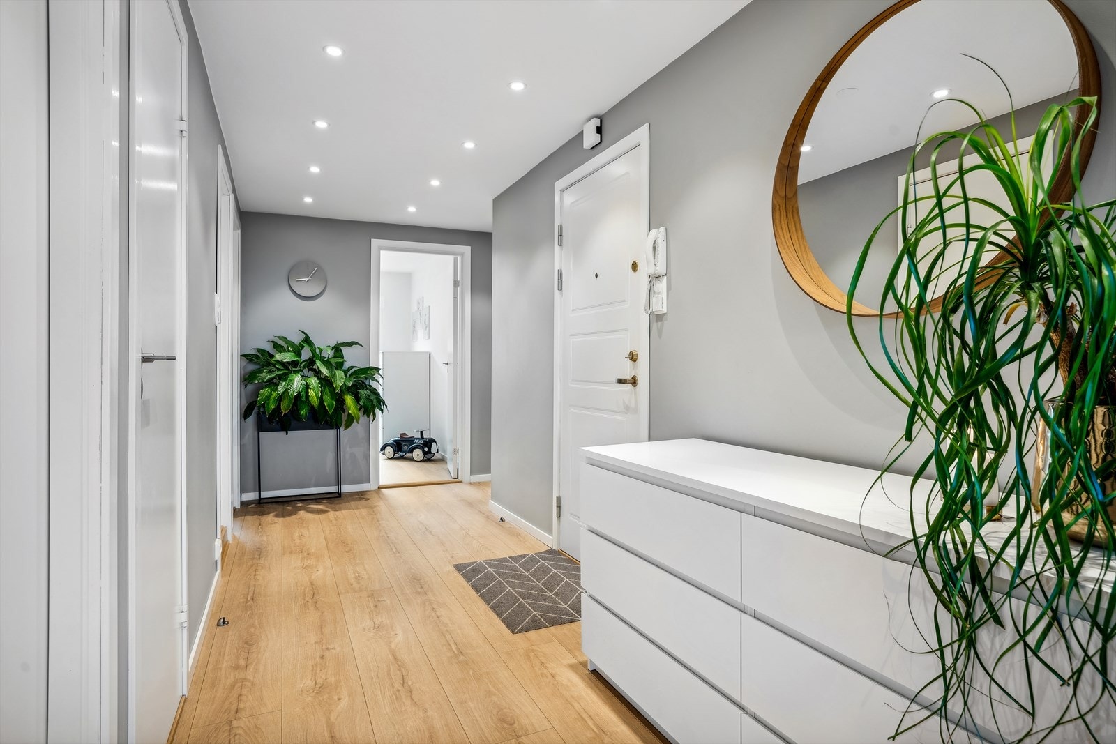 Moderne og innbydende entré. Galleribilde