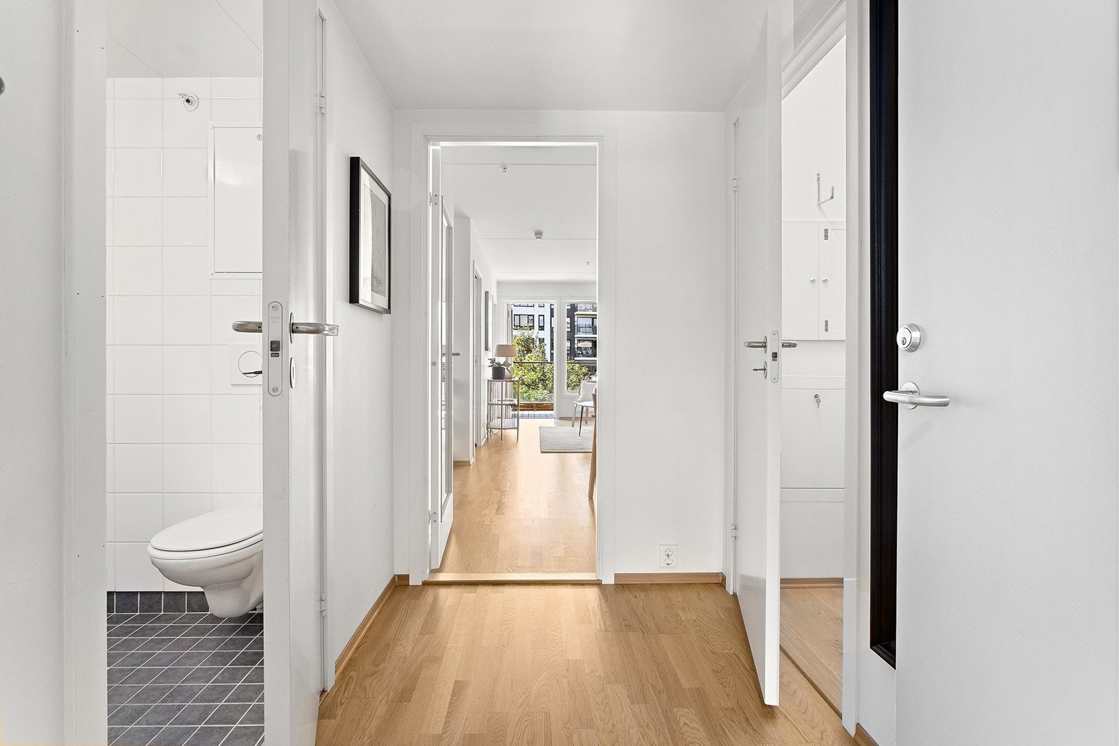 Entré med adkomst til innvendig bod Galleribilde