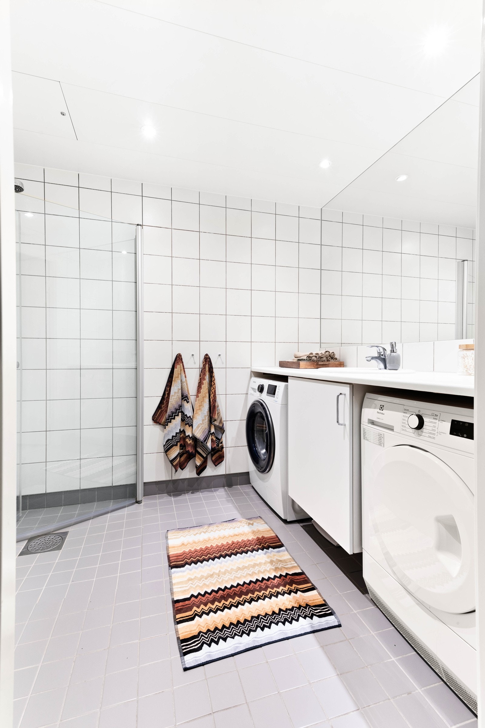 Mekanisk ventilasjon tilknyttet bygningens sentralavtrekk også på badet. Galleribilde