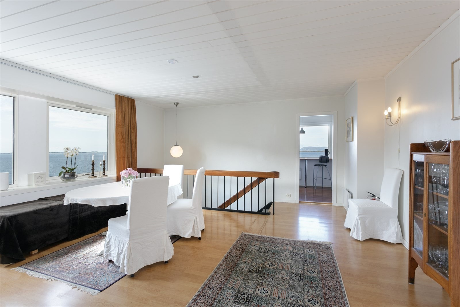 God plass til spisestue Galleribilde