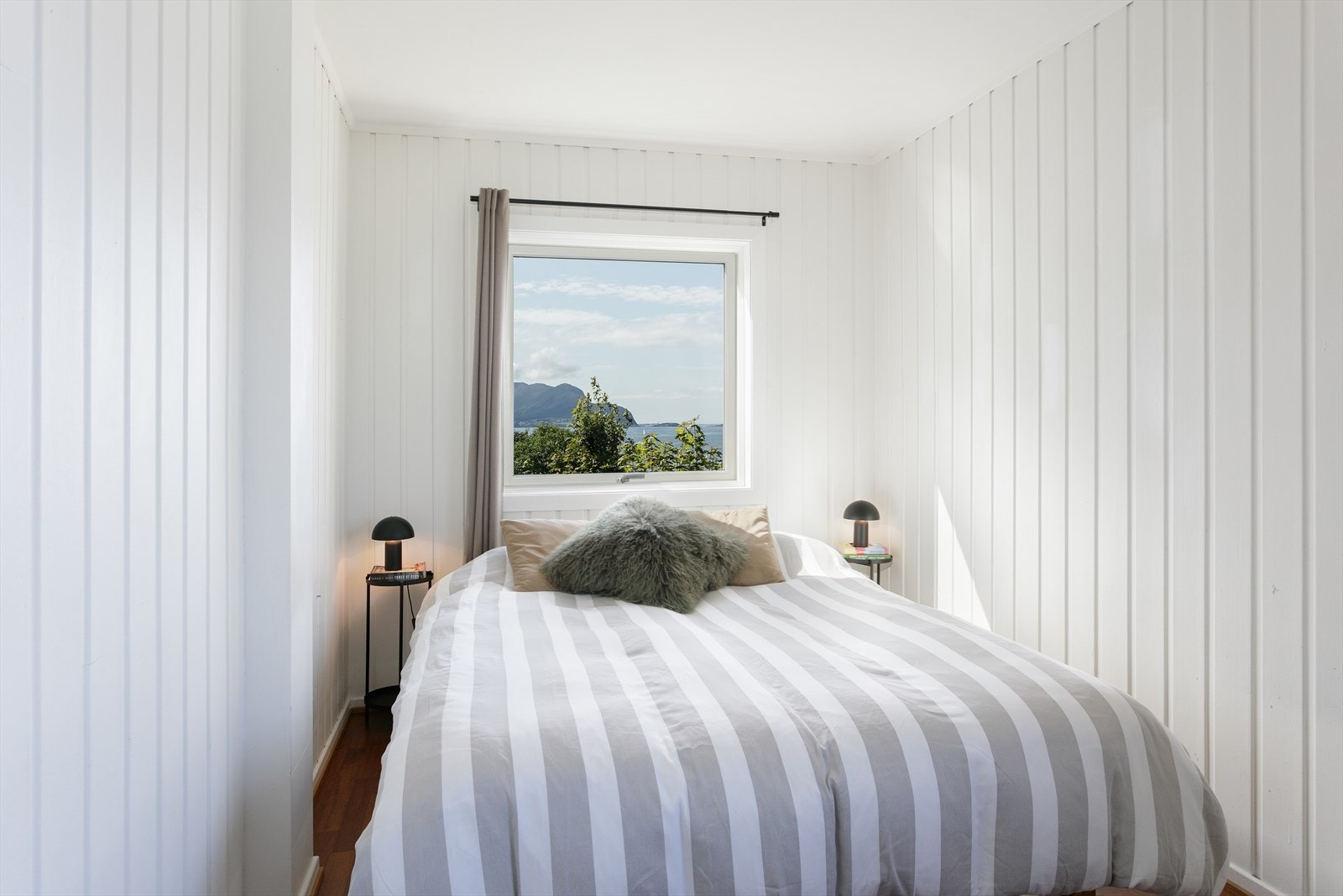 1 av 5 soverom i huset Galleribilde