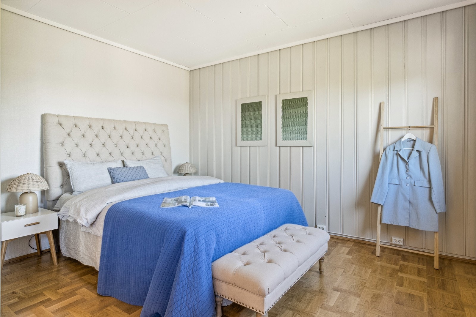 Hovedsoverom 1 på hele 19 kvm. Rommet var opprinnelig to soverom og kan enkelt tilbakeføres til dette. Galleribilde