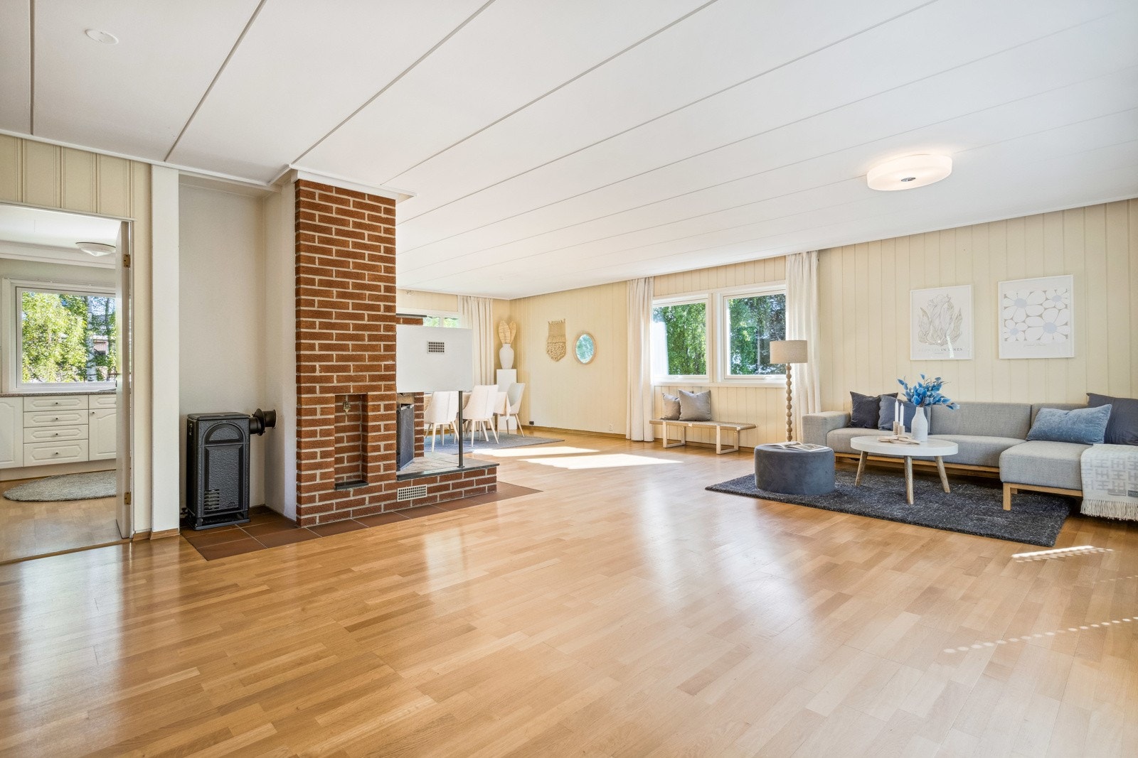 Det er innstallert peisovn på stuen. Galleribilde