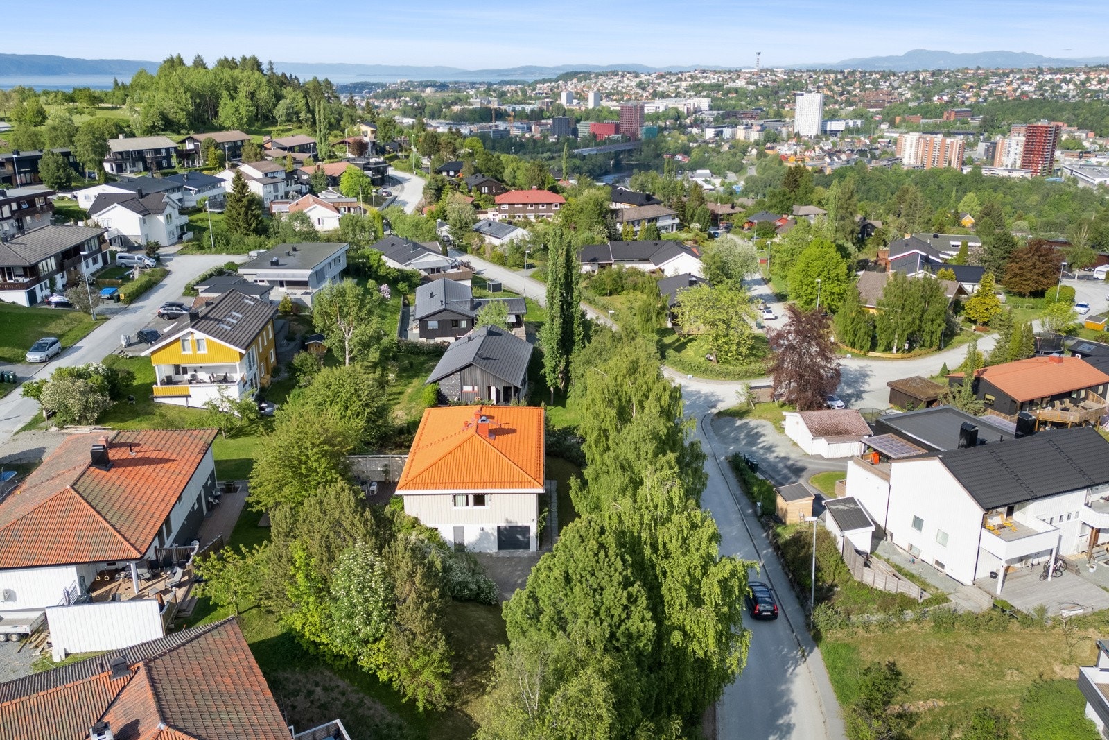 Flott beliggenhet i et meget rolig og barnevennlig eneboligstrøk på Havstein/ Byåsen. Galleribilde