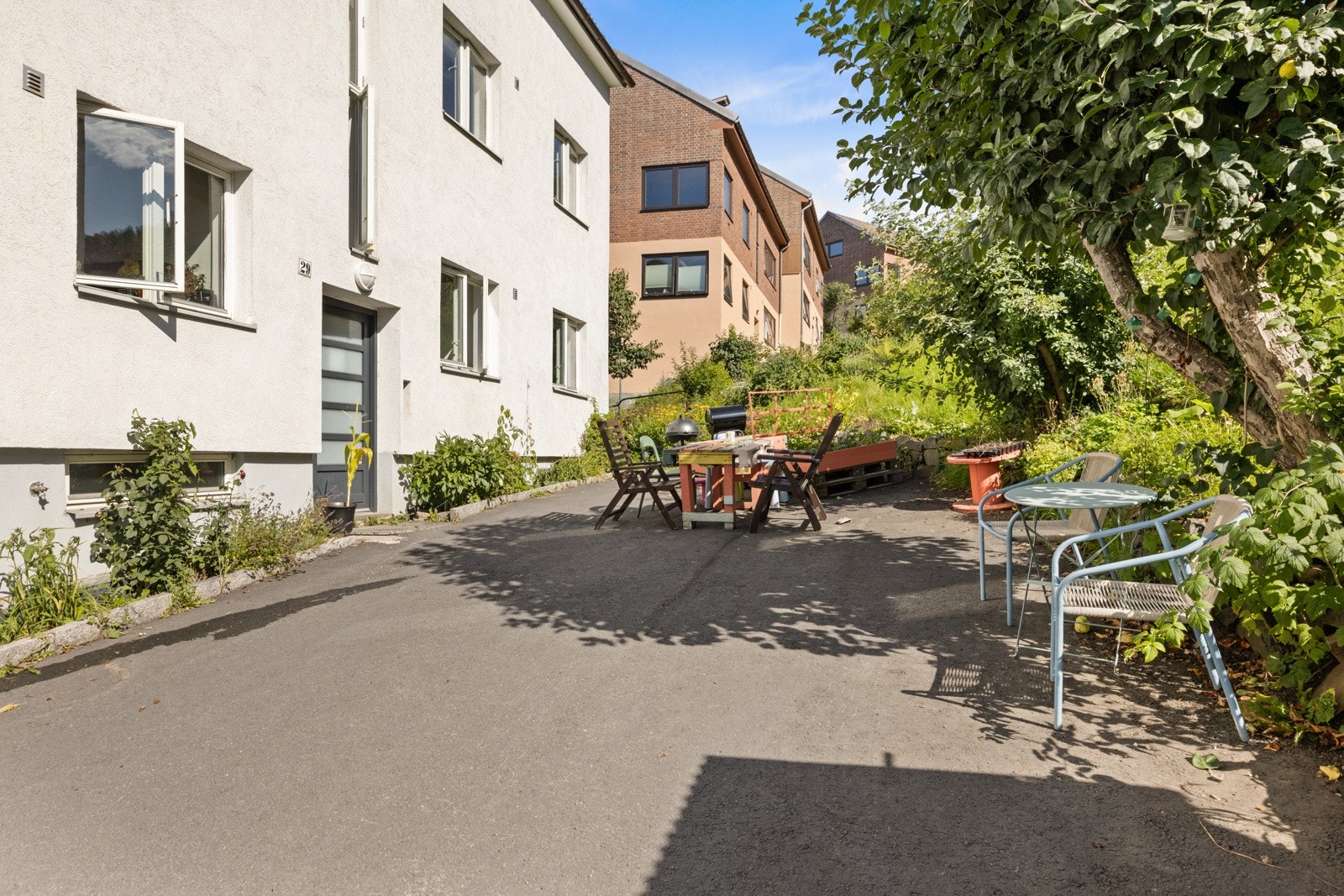 Solrikt samlingspunkt for beboere i borettslaget | Felleskostnader inkl. varmtvann, fibernett, snømåking etc. Galleribilde