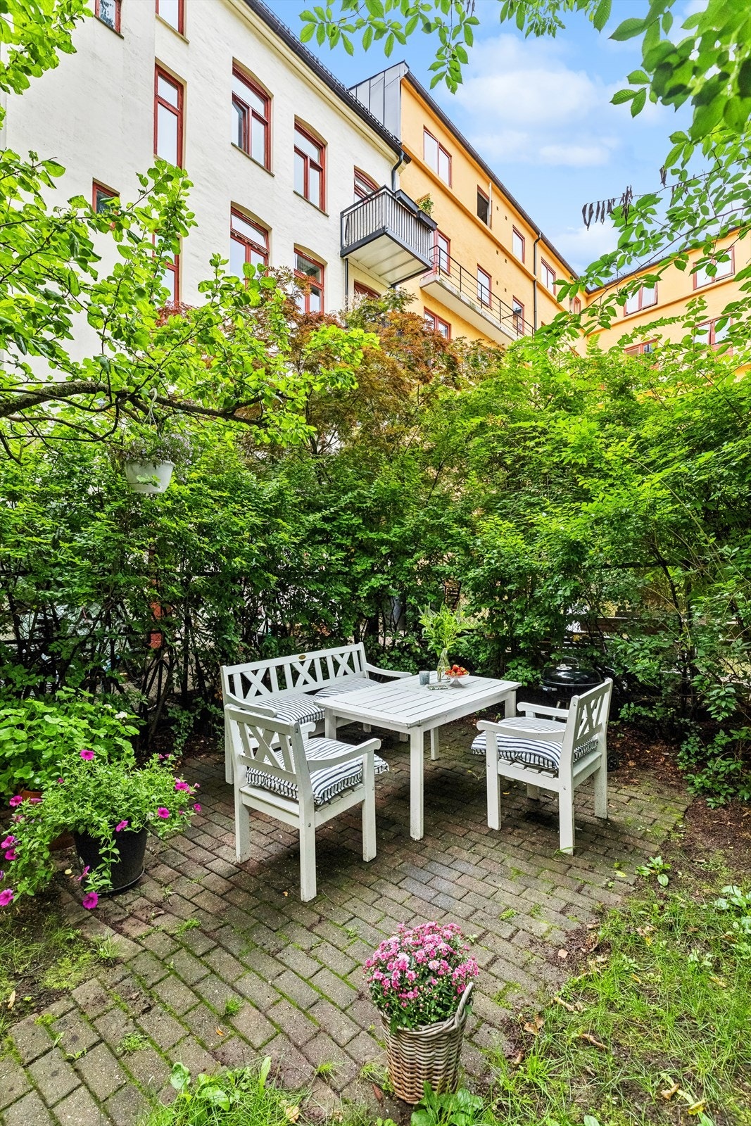Hyggelig bakgård for beboere Galleribilde