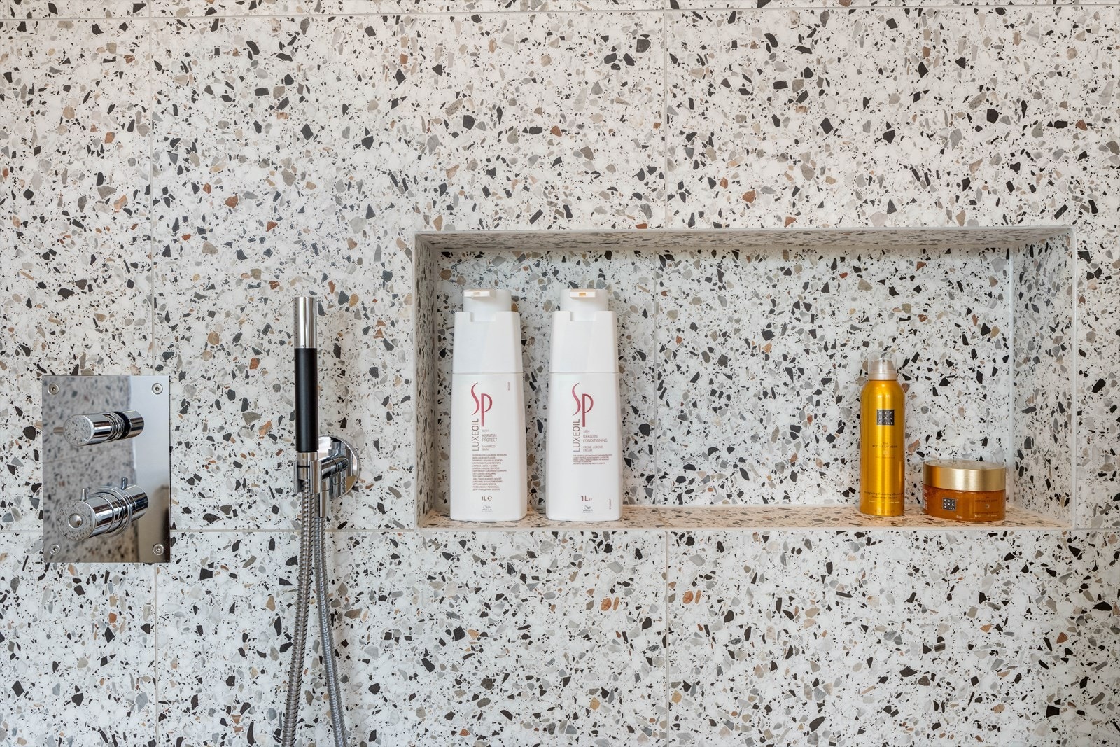 Dusjgarnityr fra Tapwell. Galleribilde