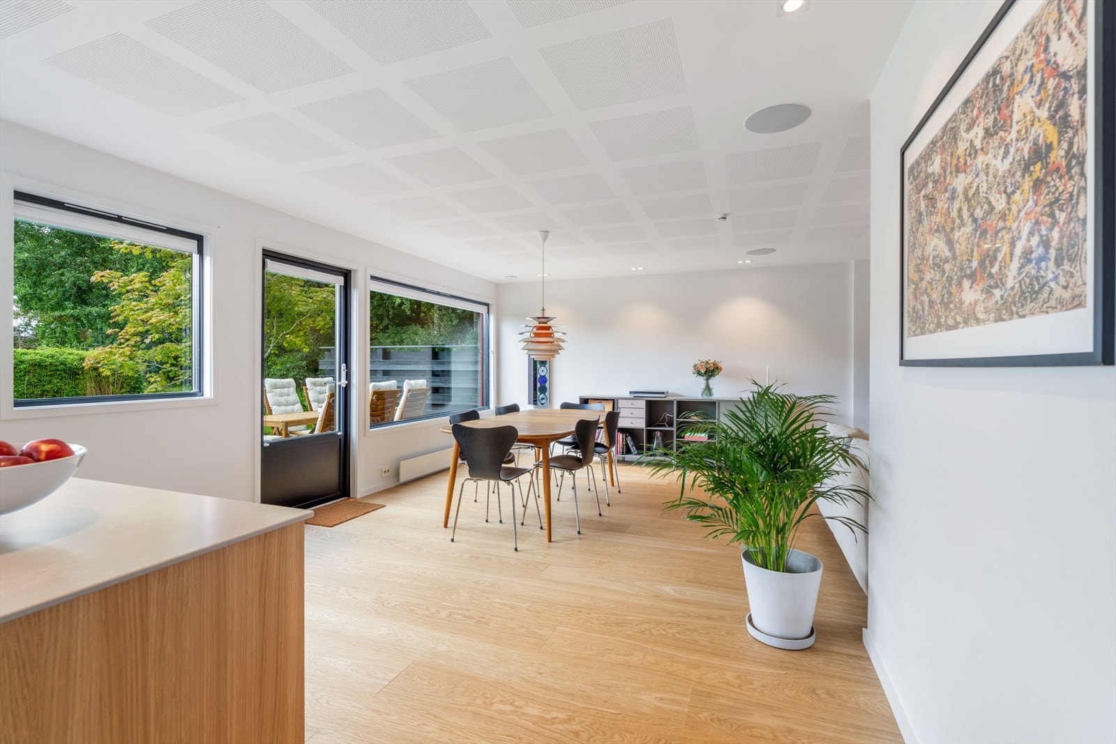 Takhøyttalere montert i stue, toalett og bad. Disse kan enkelt kobles opp mot f.eks. Sonos. Galleribilde