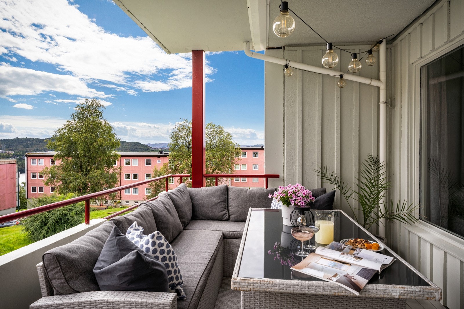 Her kan en nyte utsikten og slappe av i solen. Det er også lite innsyn. Galleribilde
