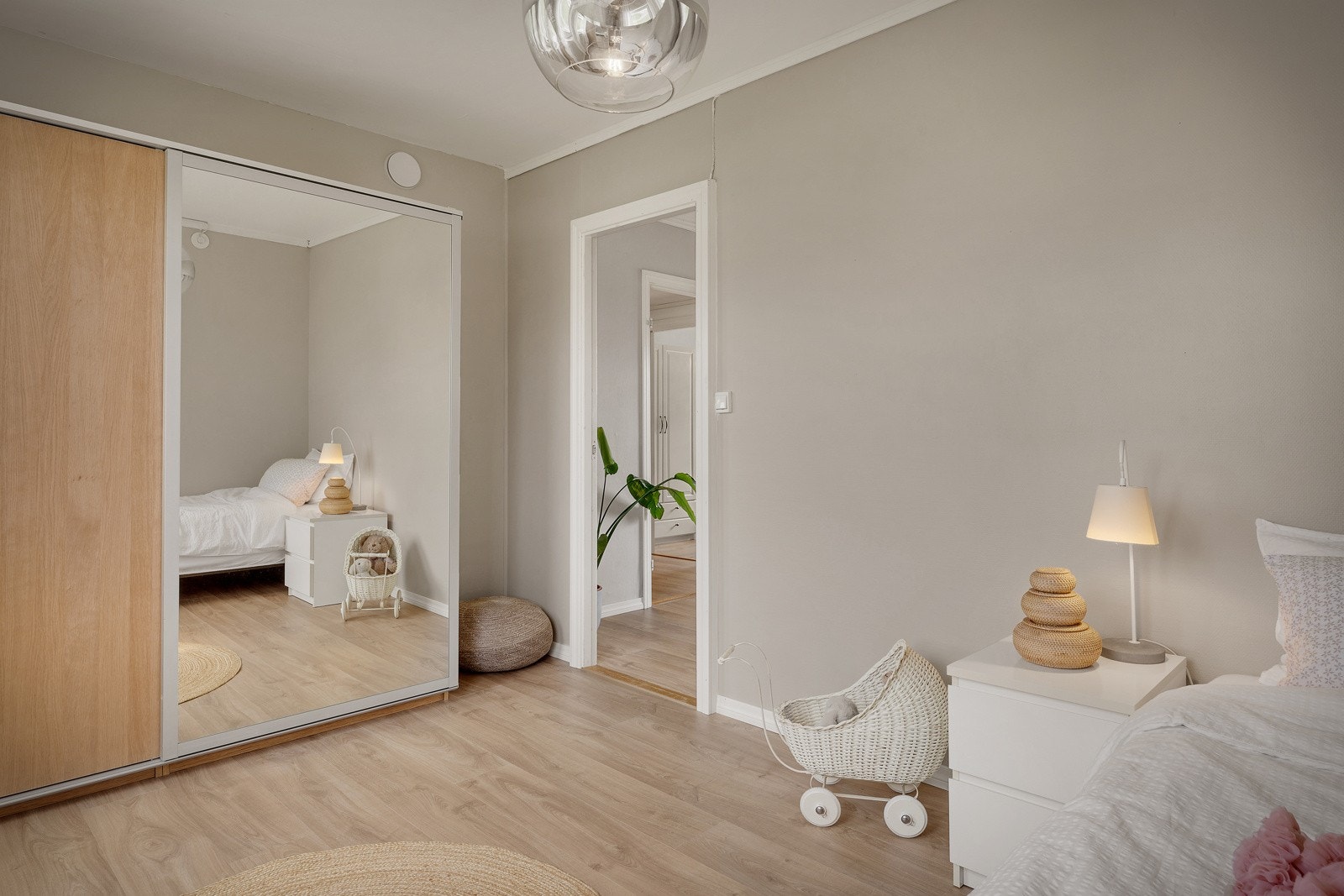 Her følger også en stor og flott garderobe med handelen. Galleribilde