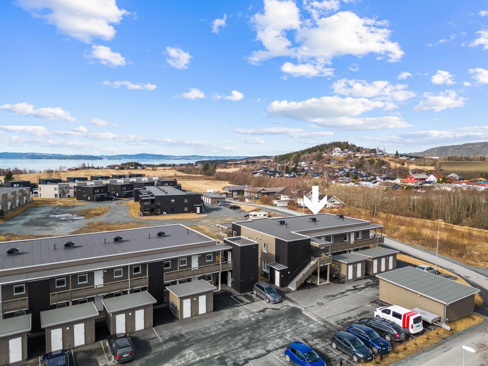 Med leiligheten følger utvendig utstyrsbod og parkeringsplass. Galleribilde