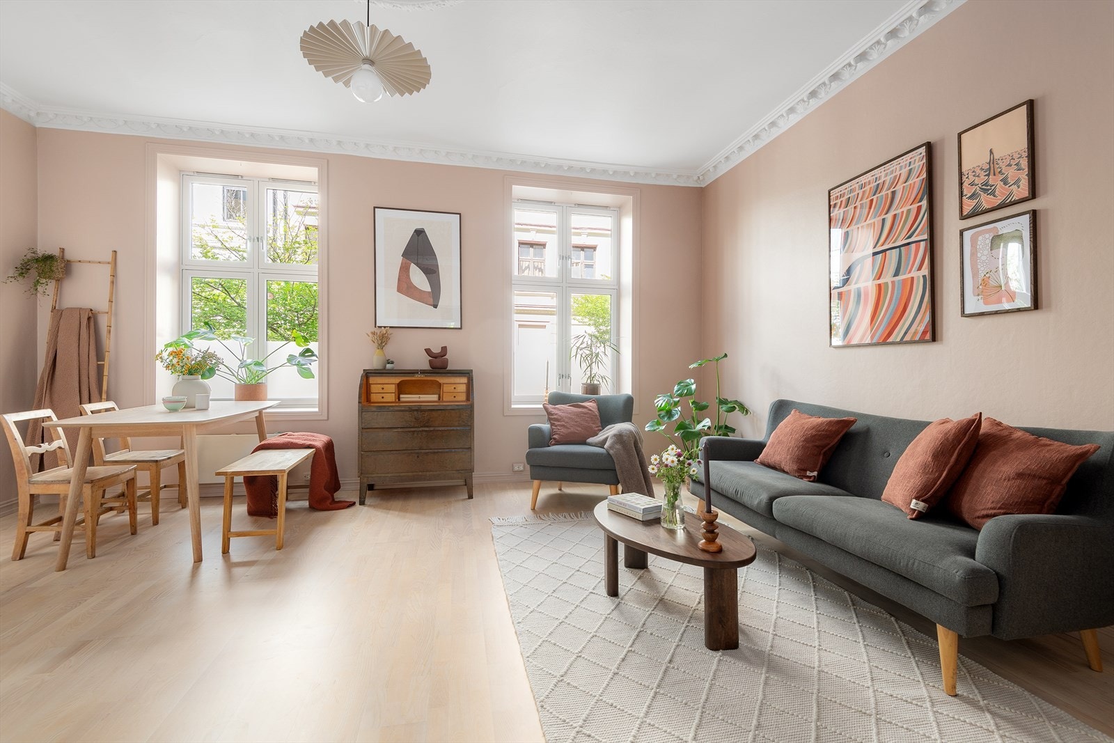 Velkommen til Eiriks gate 1. I denne klassiske bygårdsleiligheten vil du føle deg hjemme i umiddelbart! Galleribilde