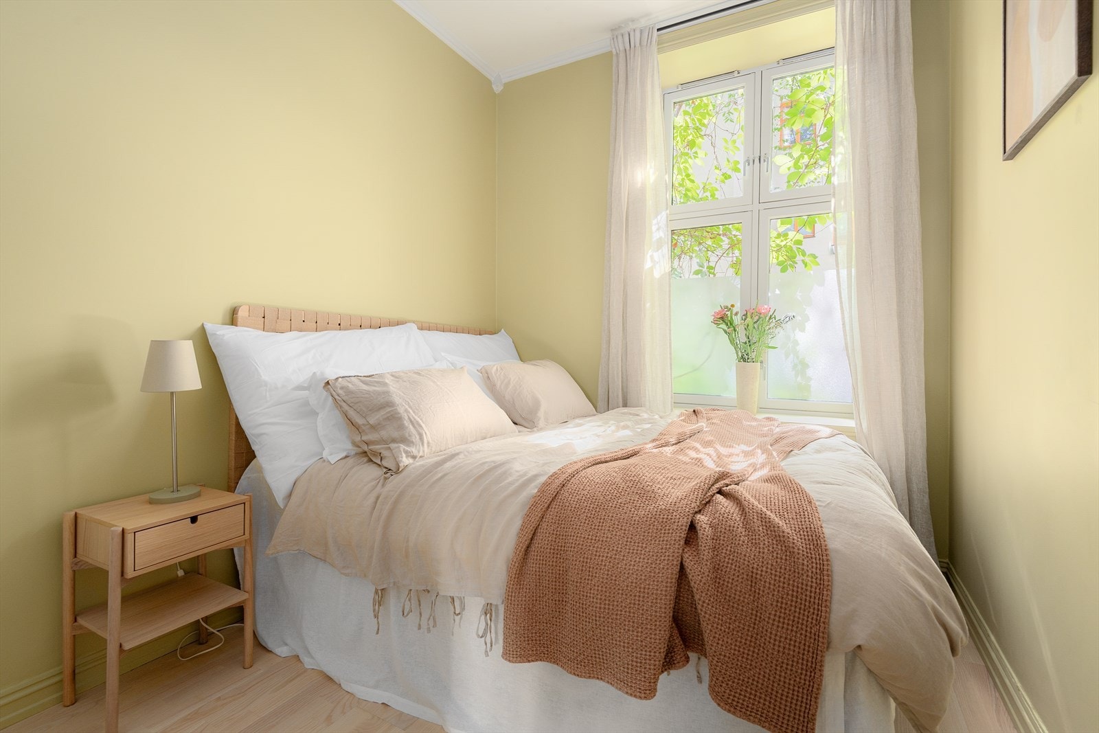 Leiligheten har et behagelig soverom med god plass til en dobbeltseng. Galleribilde