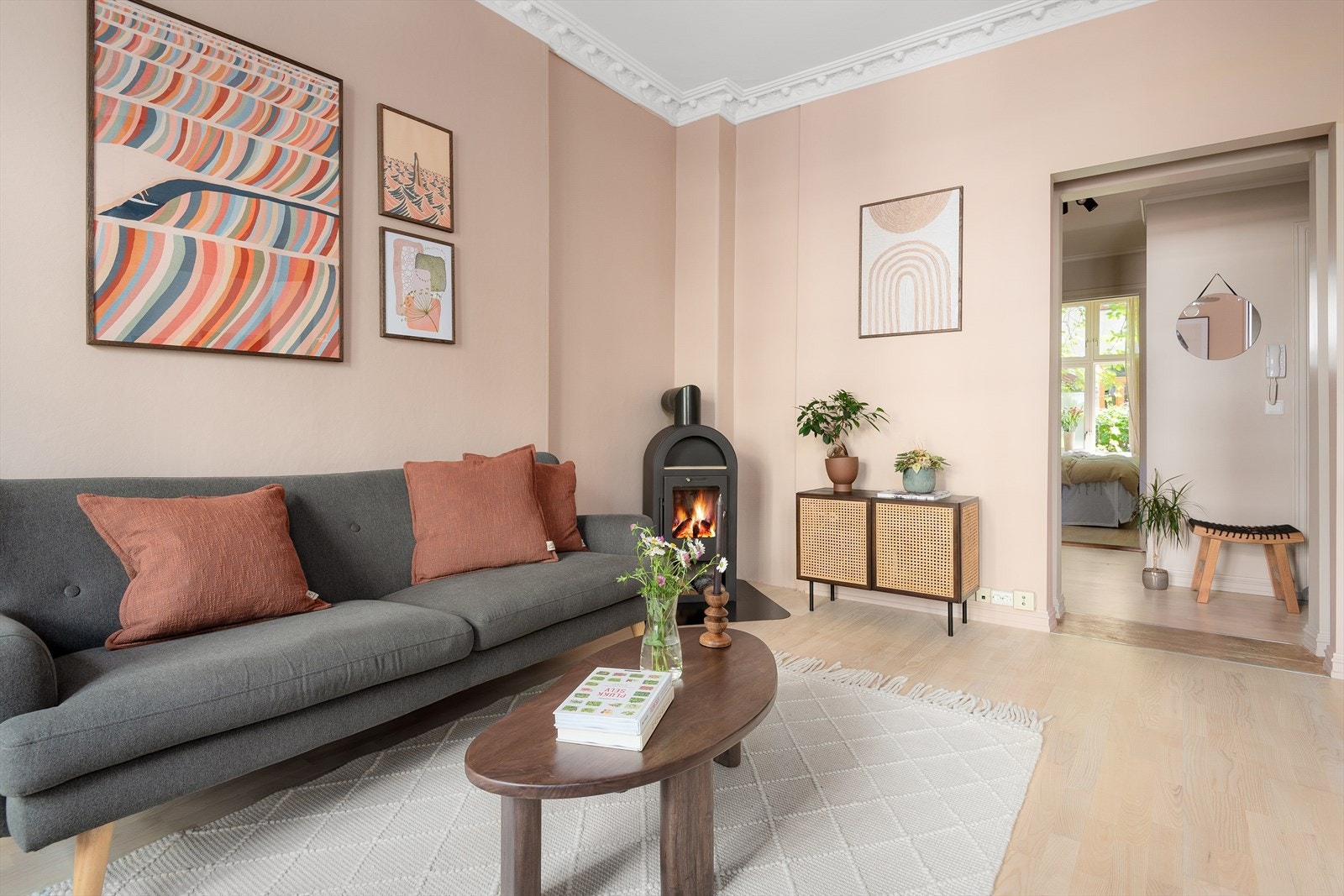 3-seter eller eller en stor loungesofa. Det bestemmer du! Legg merke til at leiligheten er gjennomgående. Galleribilde