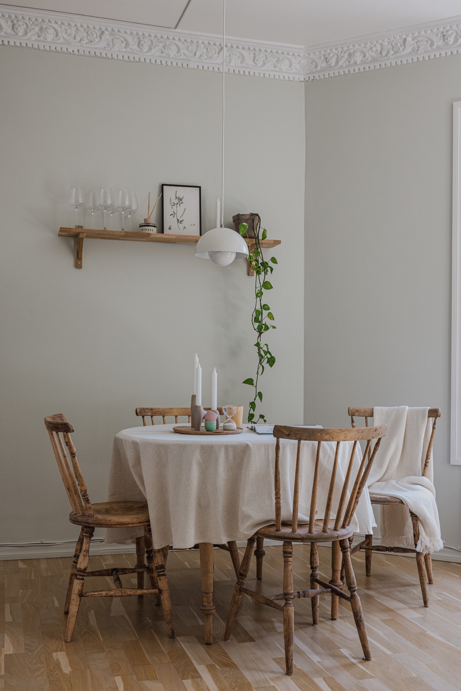 Det er god plass til spisebord, slik at du kan invitere flere gjester over på hyggelige middagsbesøk Galleribilde