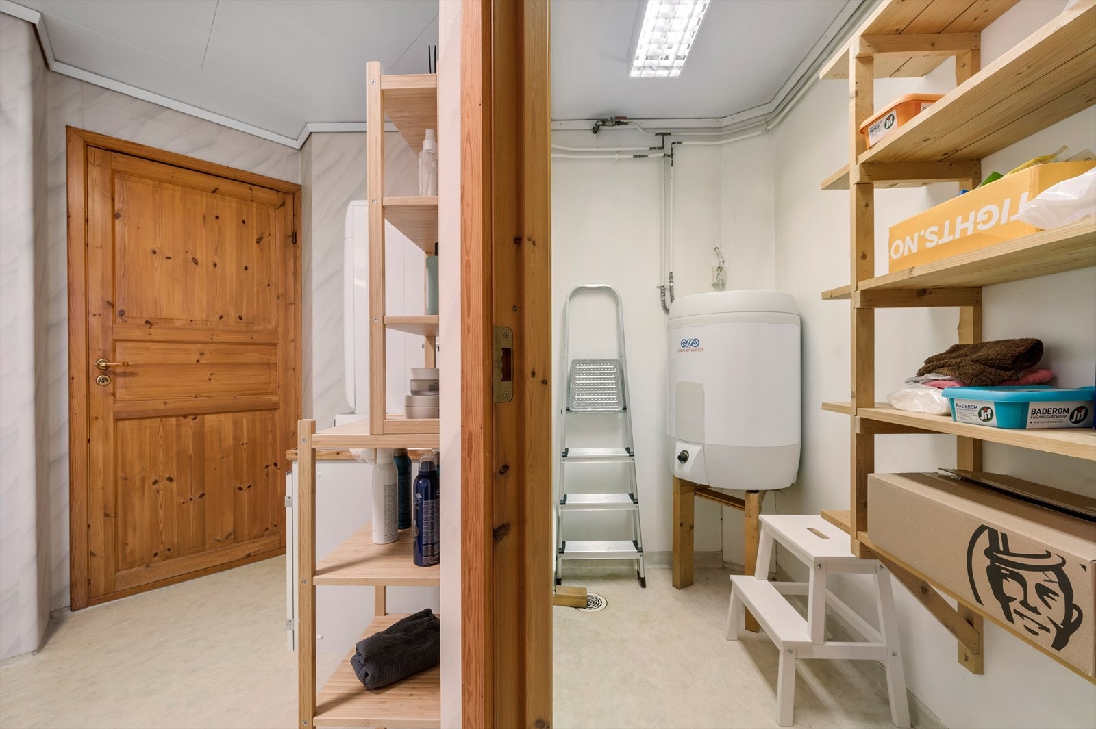 - Fra badet har du tilgang til bod på 2,3 m² - Galleribilde