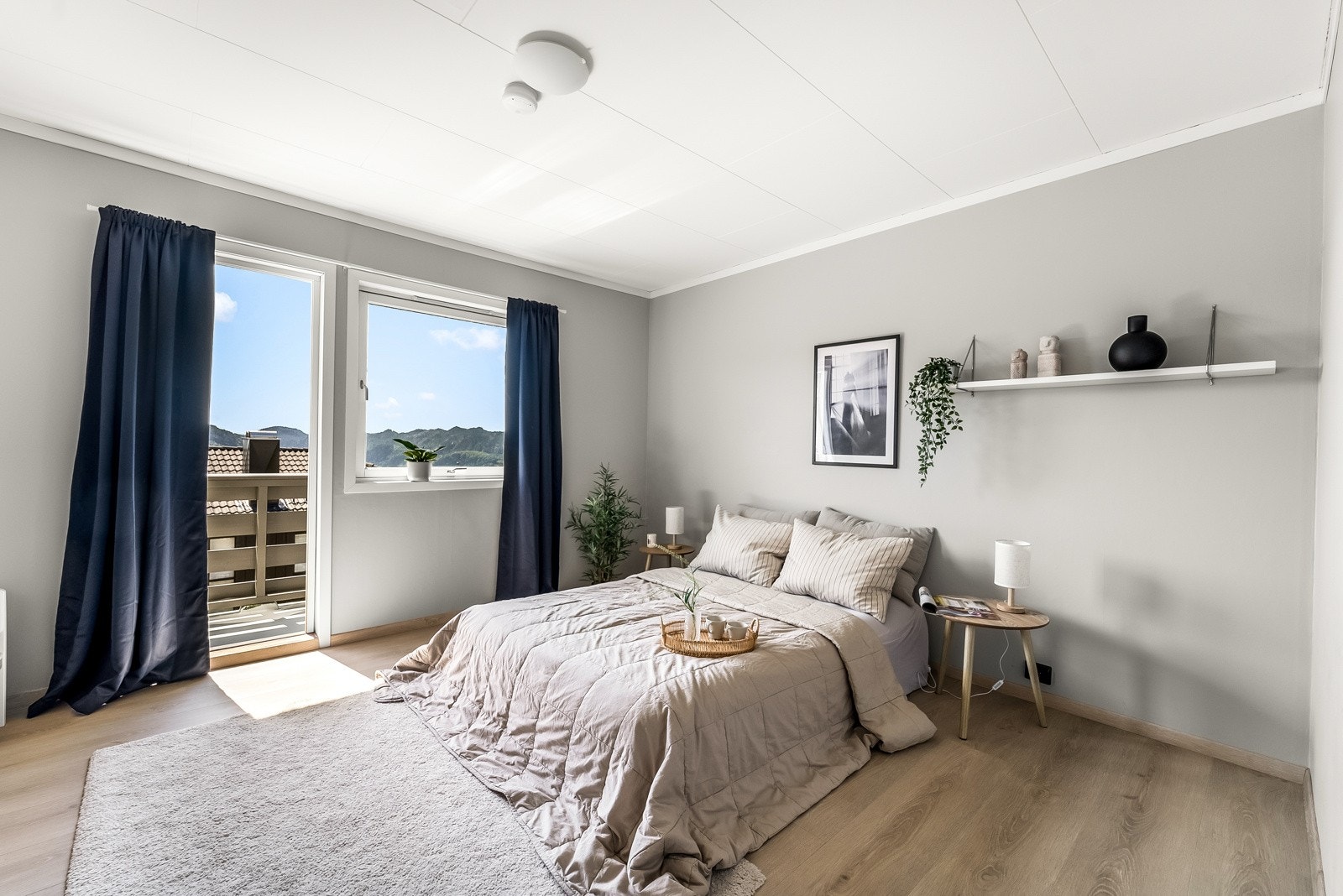 Hovedsoverom med utgang til balkong. Galleribilde