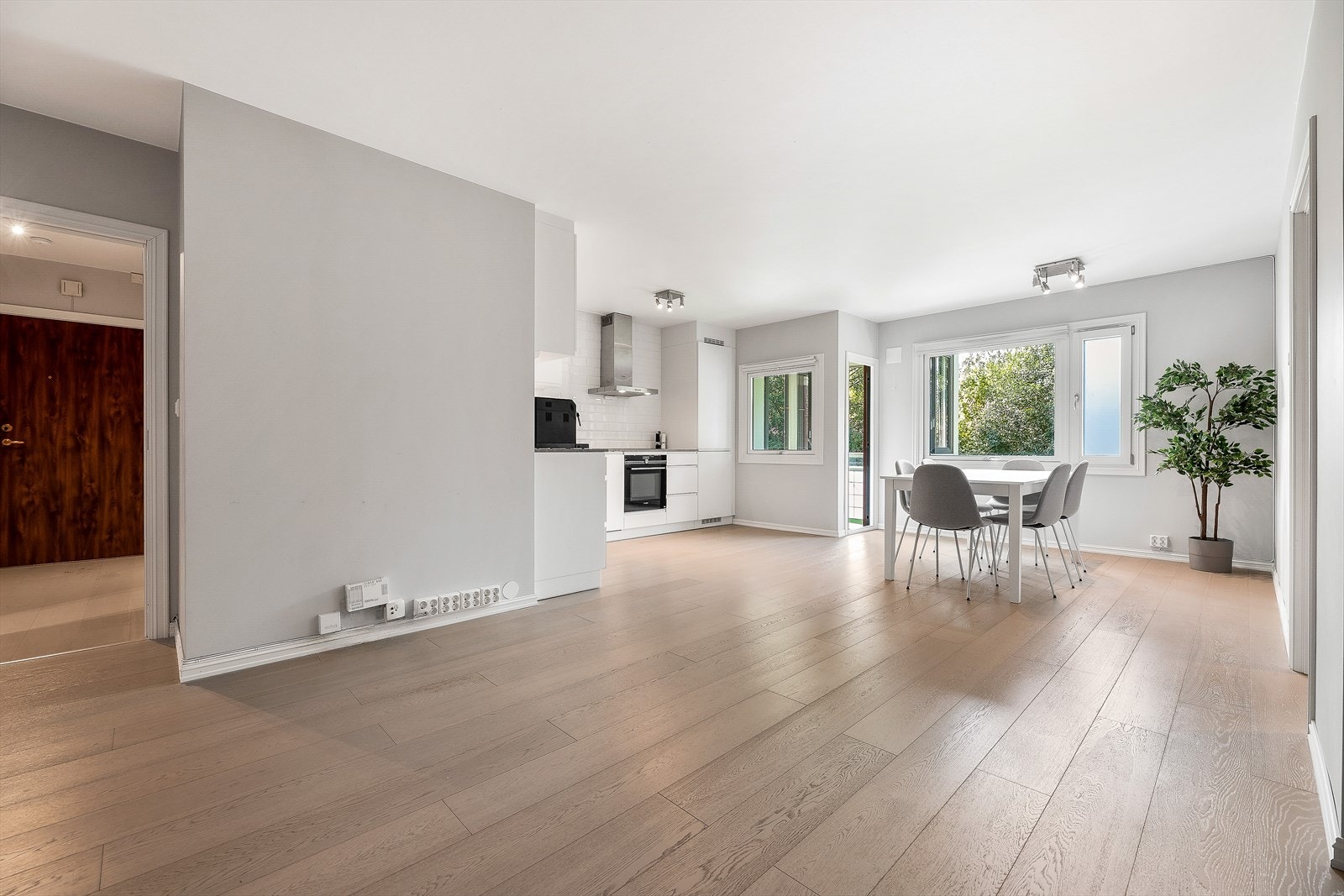 Lyst og pent 2-roms leilighet med god standard i et trivelig område på Rødtvet. Galleribilde